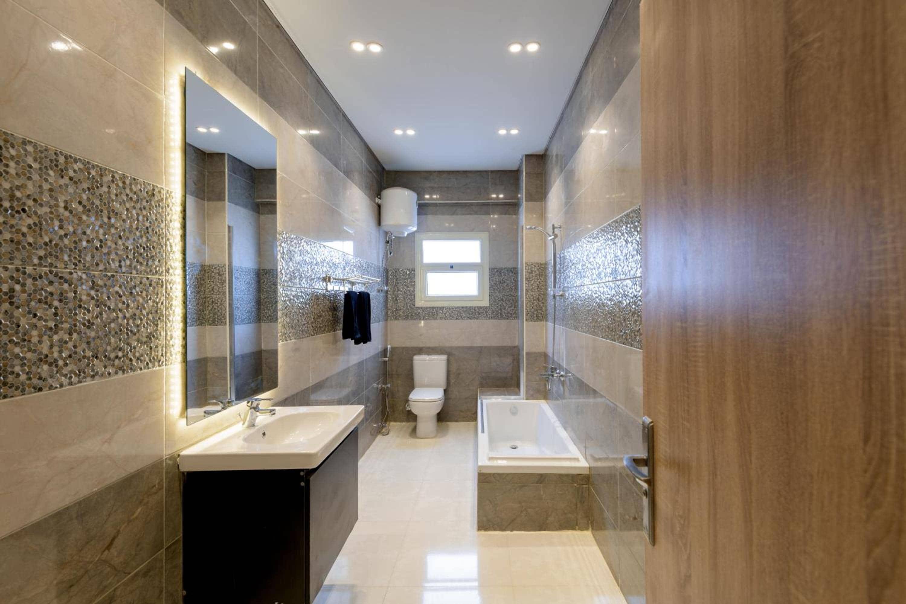 Travelholic 90 Residence — 2