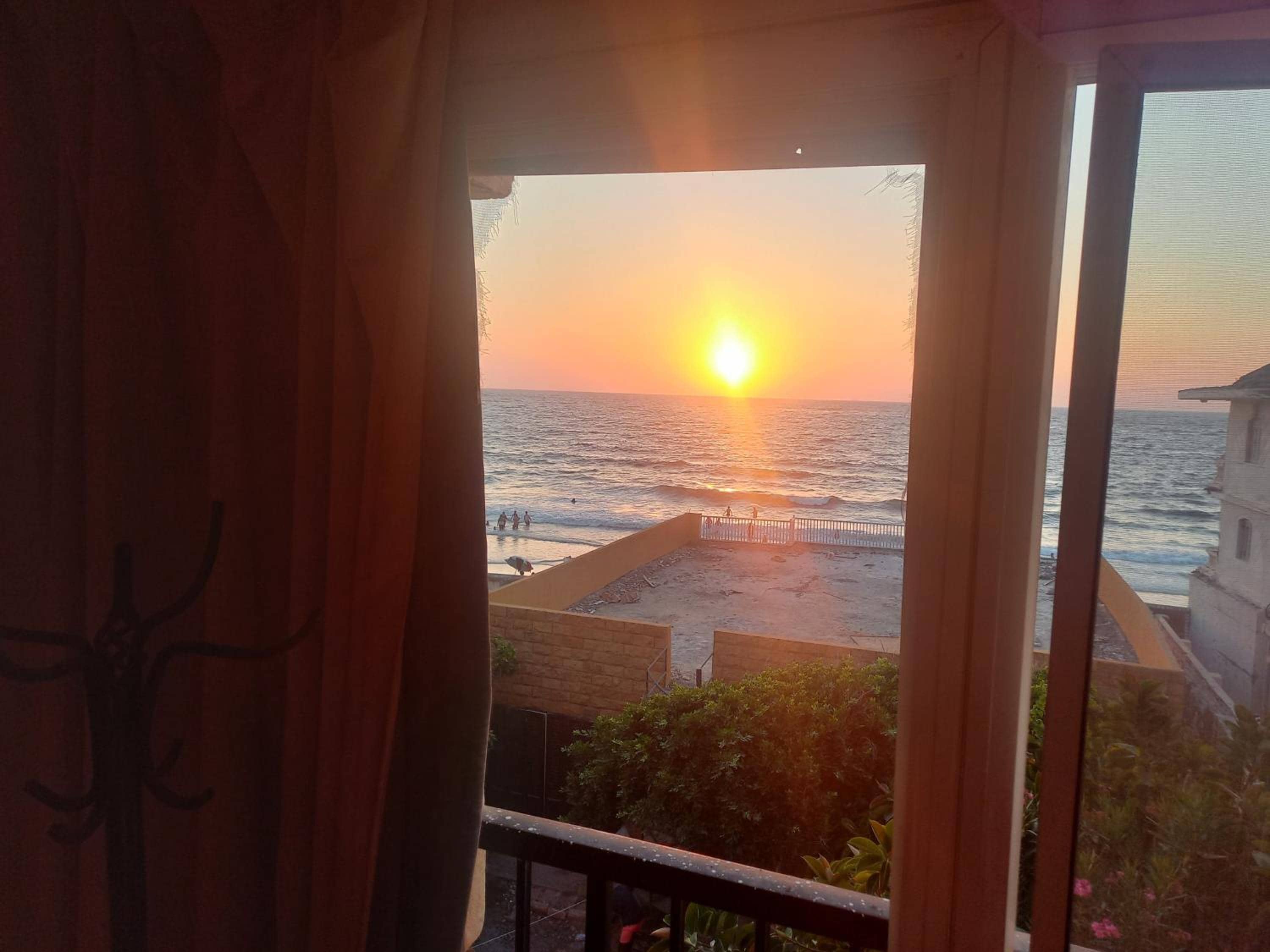 Hot apartment above the see within special villa 3 bedroom 2 toilets 24 hours service parking free beach inside villa free — 5