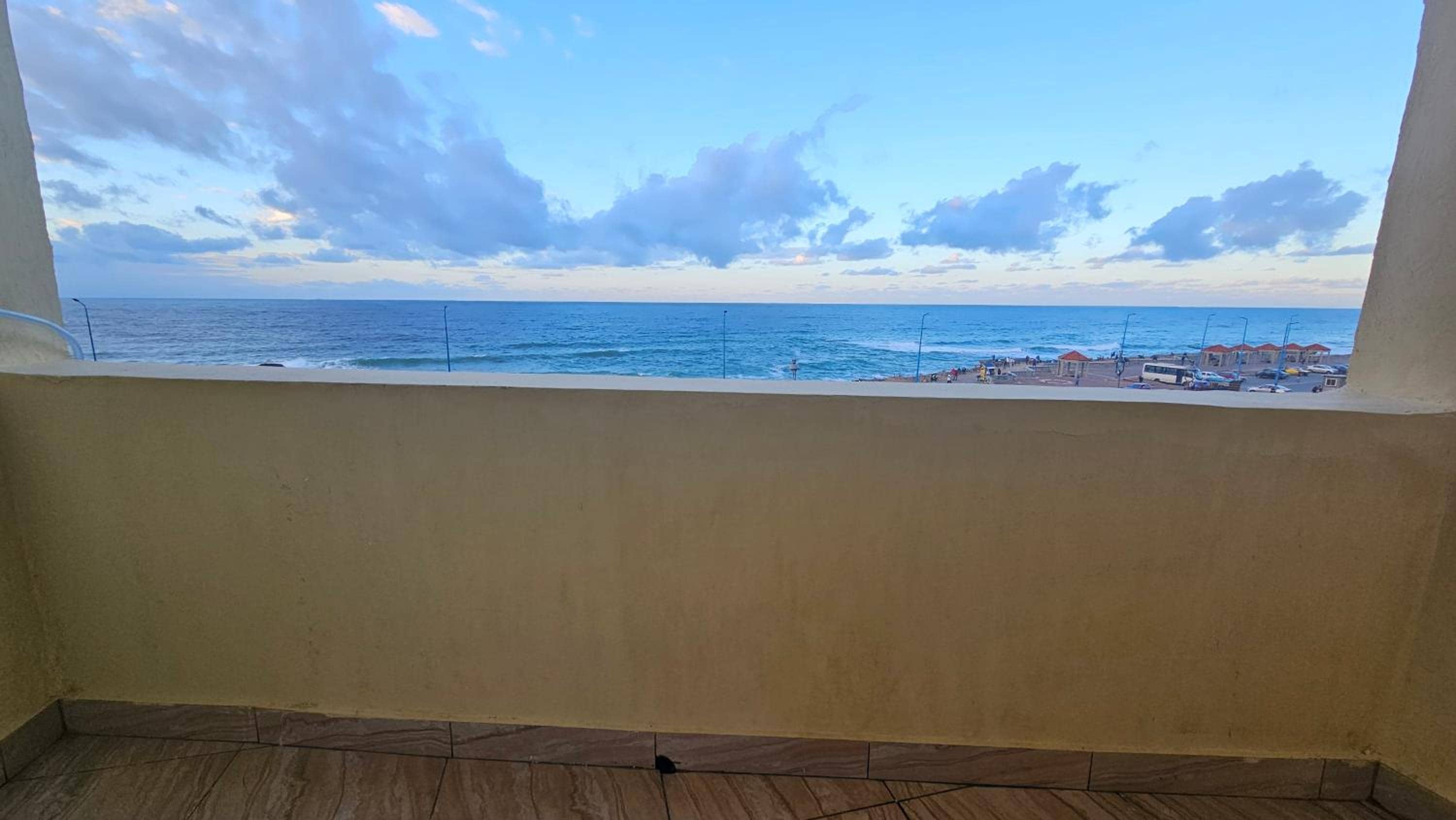 Simple sea view apartment - families only
