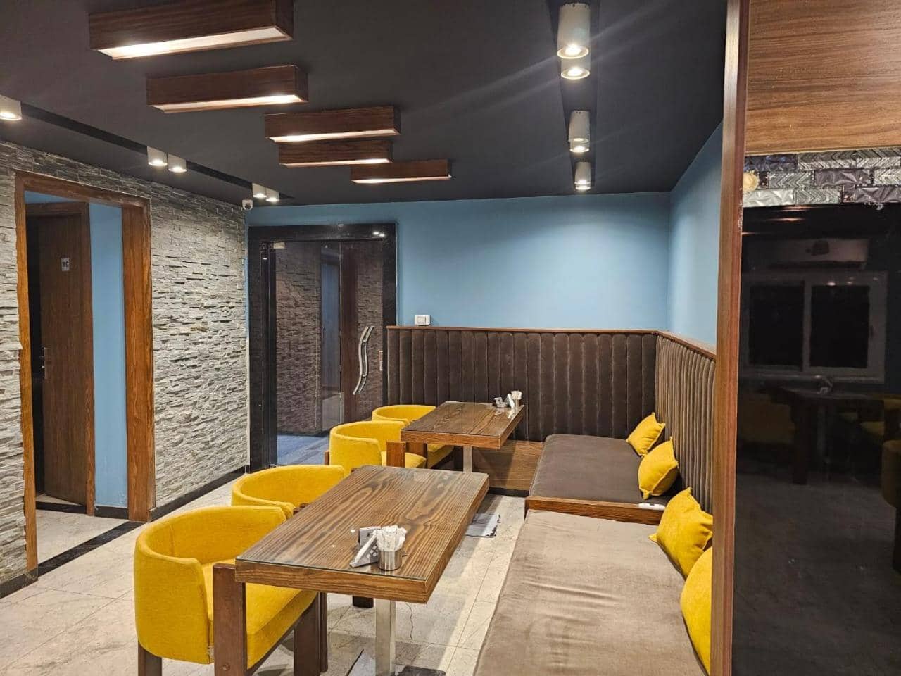 Royal Garden Hotel & Restaurant — 4