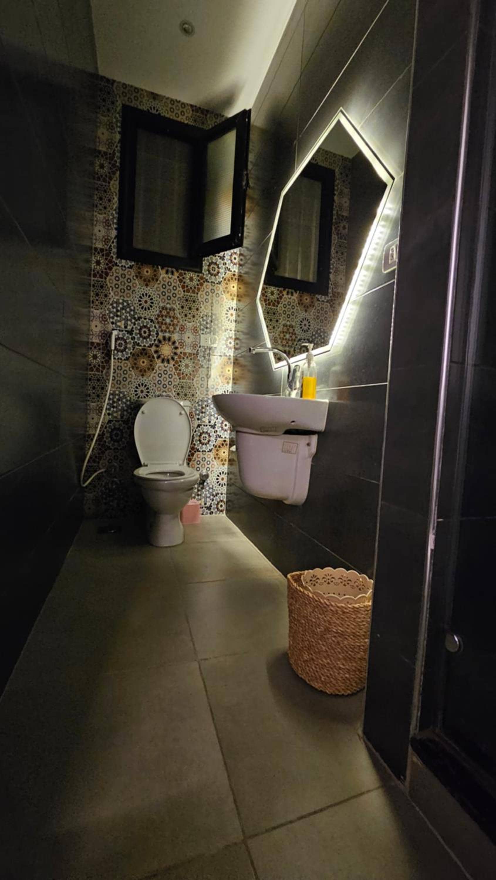 Alex Gate apartment - families only — 3