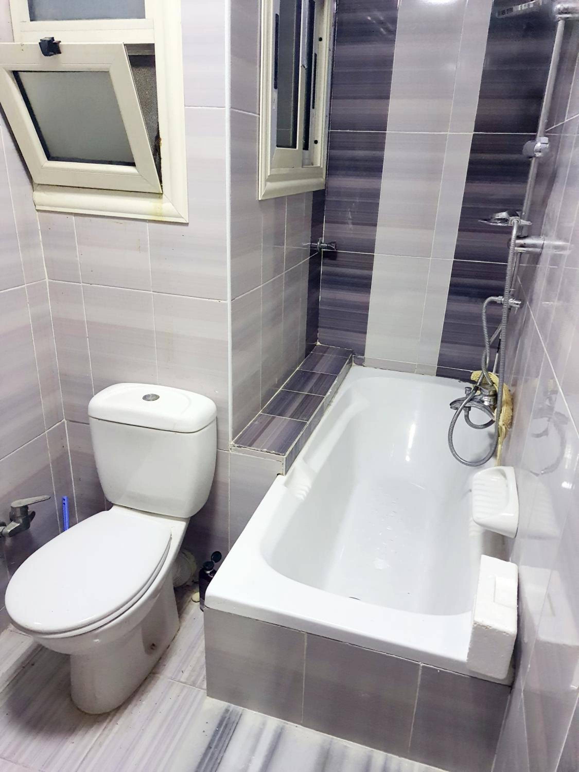 Sea and Montaza Palace view 2 bedrooms apartment alexandria,2 full bathrooms, with 2 AC and 1 Stand Fan, free wifi , available all year days with 3 heavy b — 4