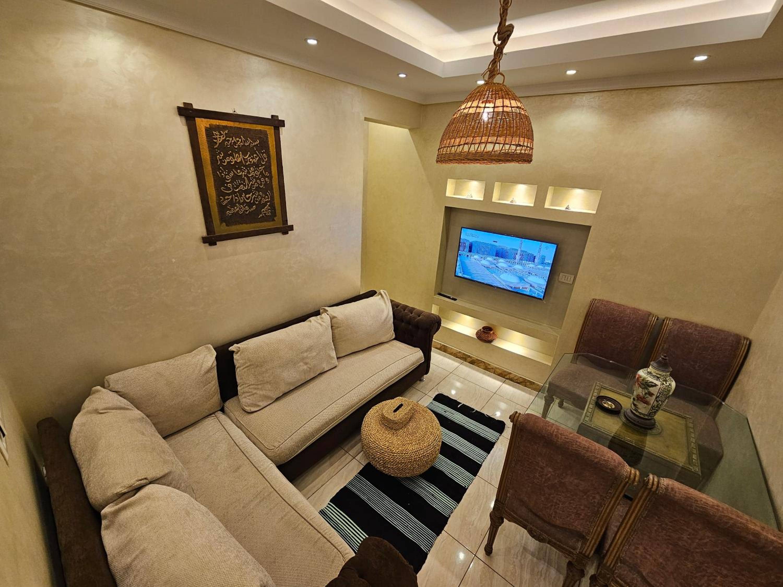 Simple sea view apartment - families only — 2