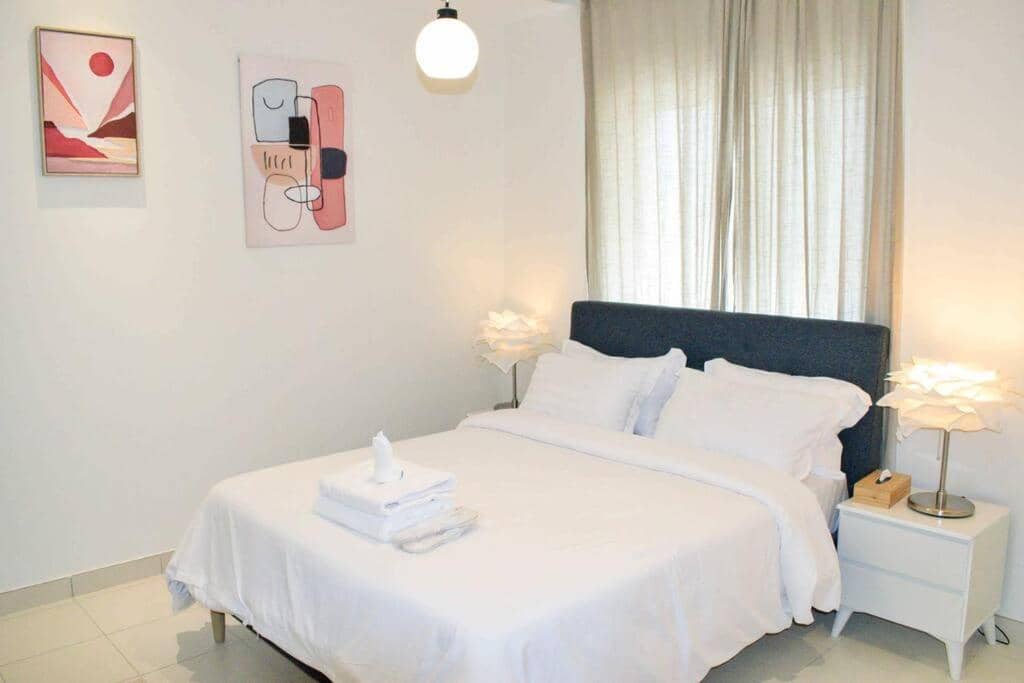 Elegant 4 Beds W/Partial SeaView — 2