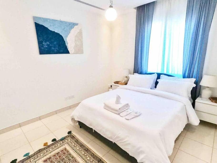 Elegant 4 Beds W/Partial SeaView — 3