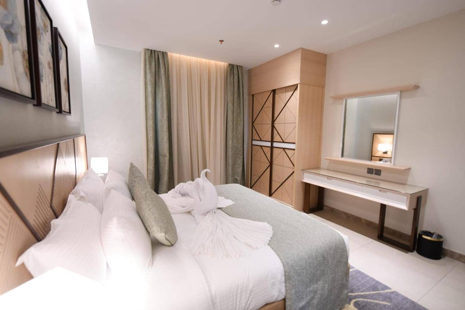 Renee Hotel — 3