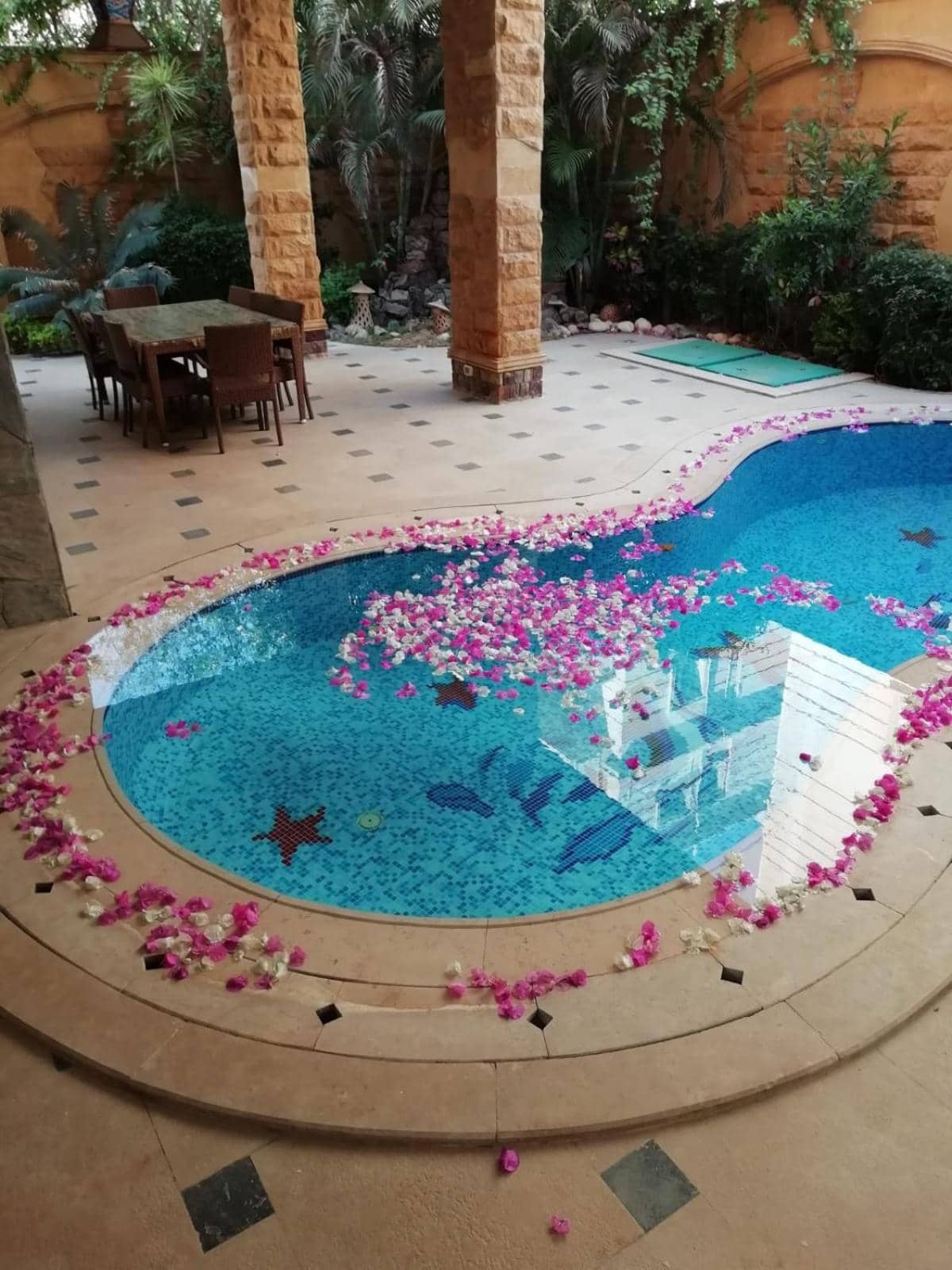 Cheerful standalone villa with pool and waterfall