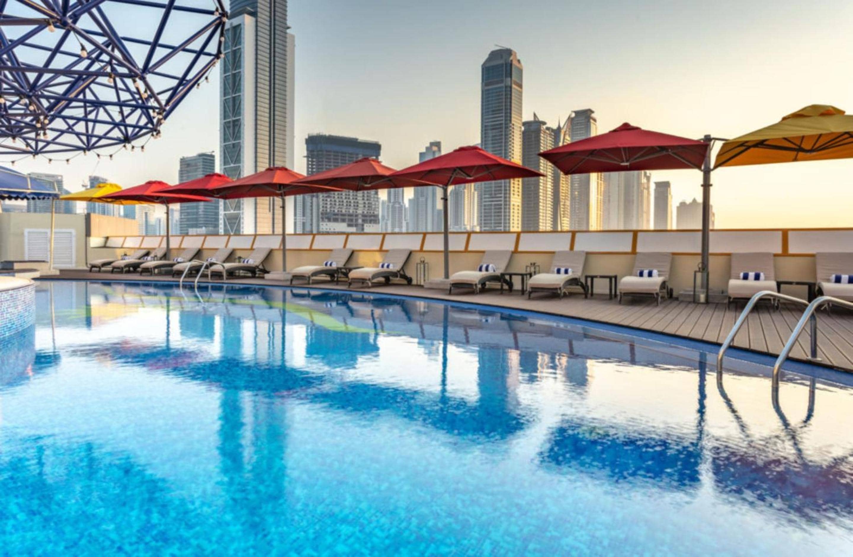 Leva Hotel and Suites, Opposite Downtown — 2