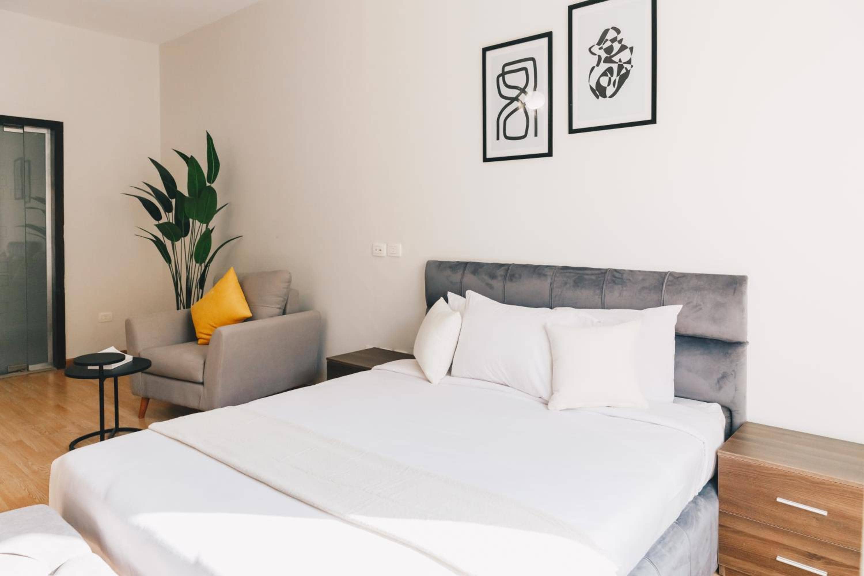 The Seven Six by Elegant Hospitality - Steps to 5A Mall — 5
