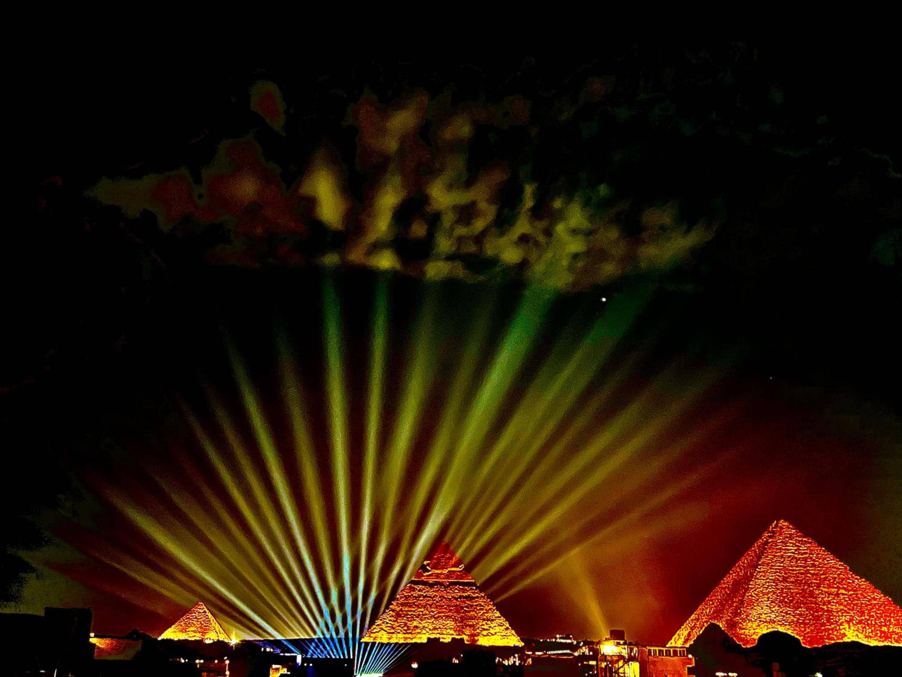 Pyramids moon view hotel