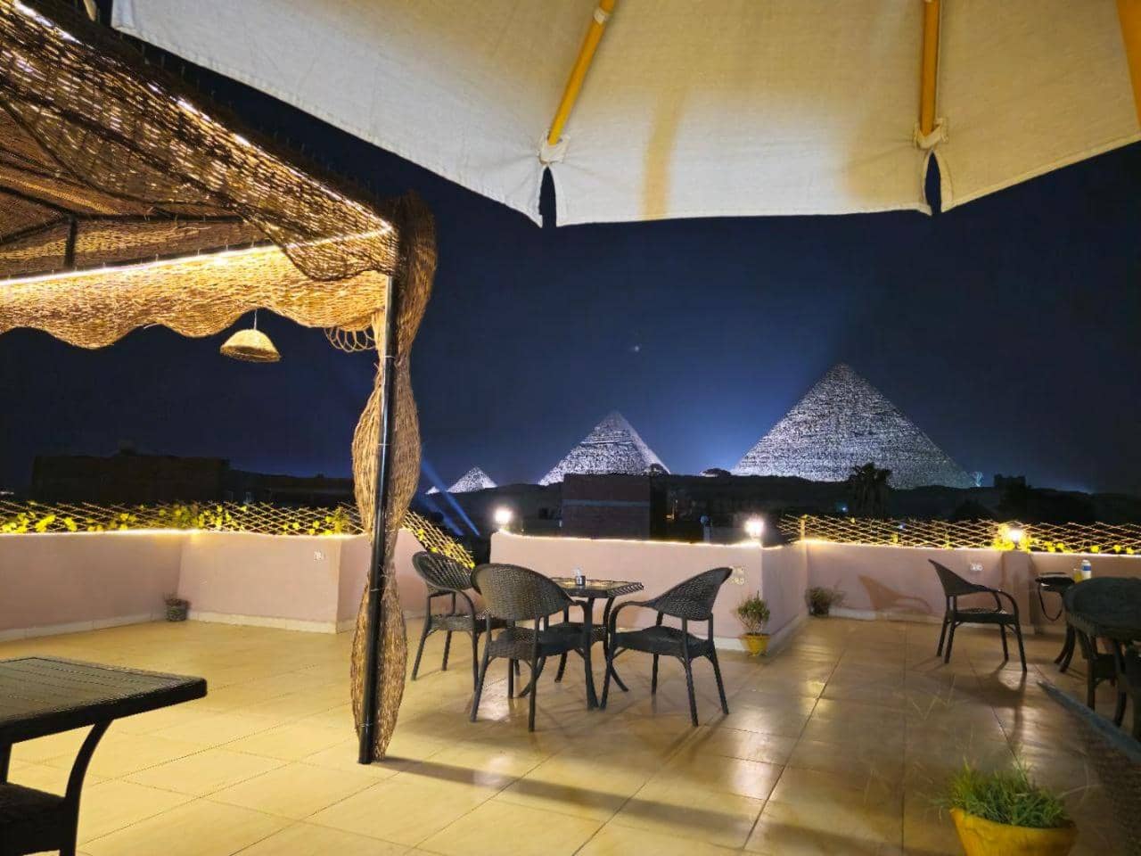 King hur pyramids inn — 2