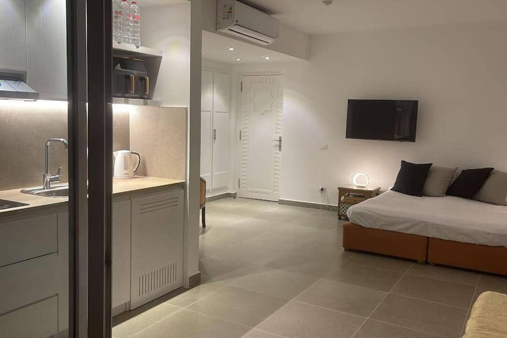 Stupendo studio Moderno con vista giardino R23133 appartamento