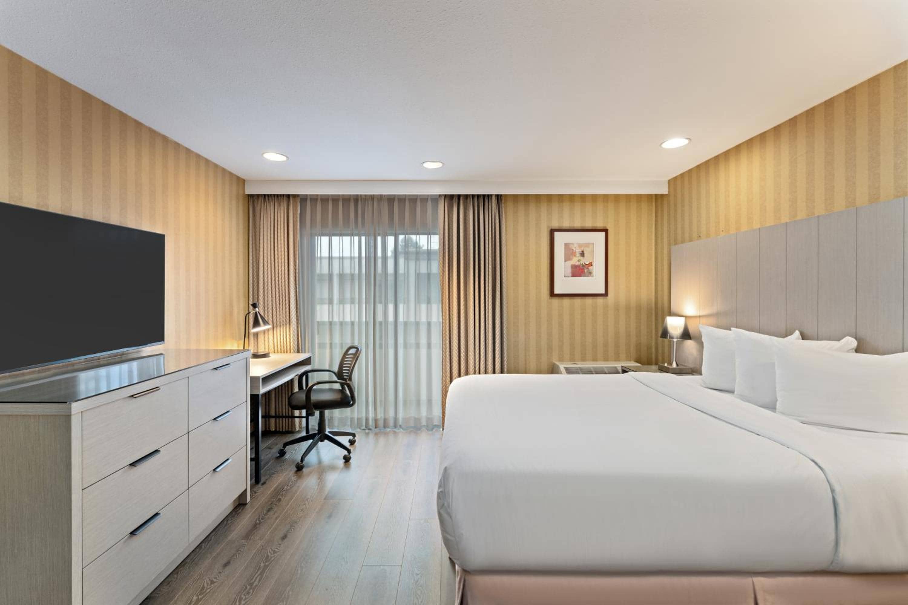 Executive Hotel Vancouver Airport — 5
