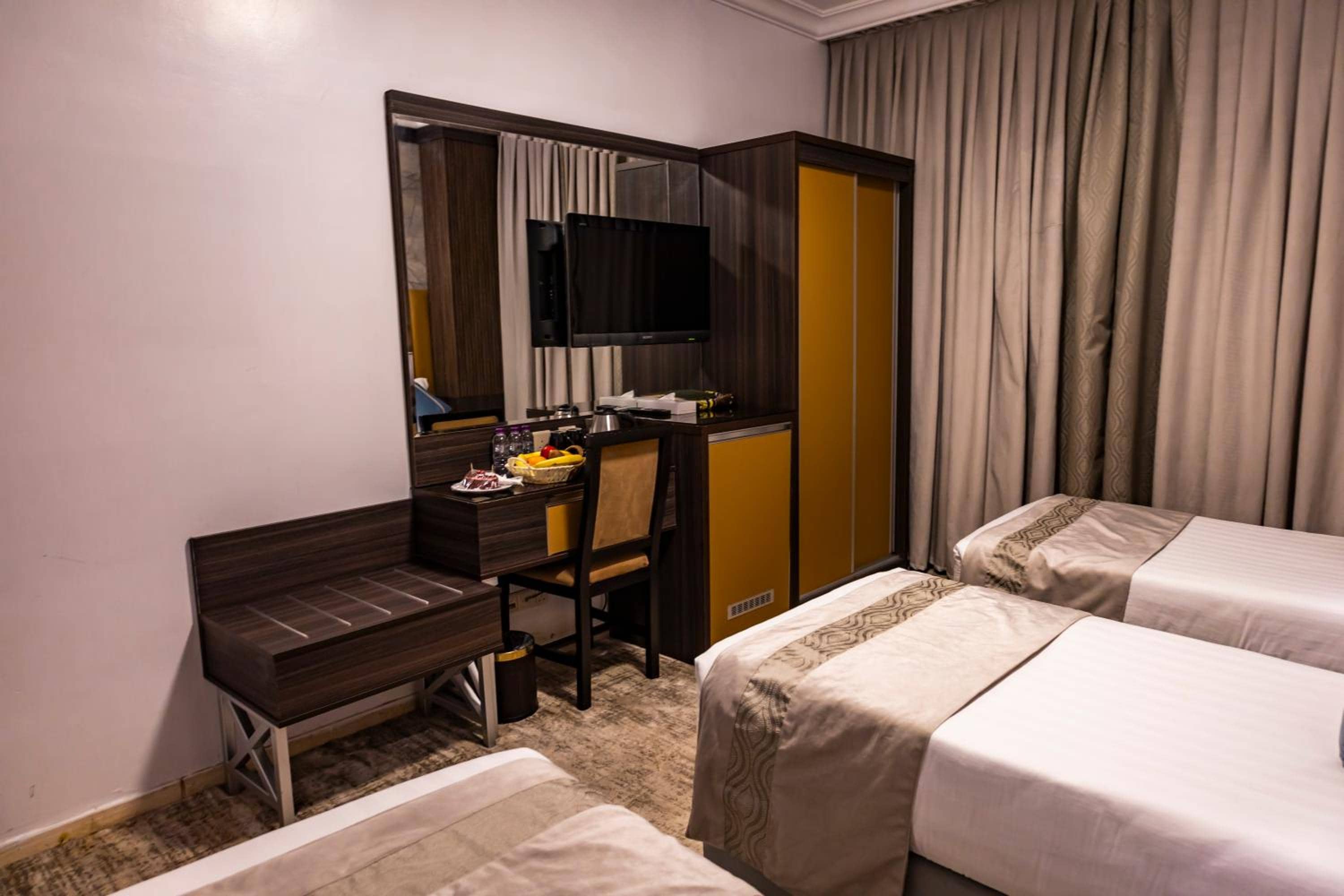 Al Mukhtara International Hotel - شركة المختارة العالمي للخدمات الفندقيه شخص واحد — 4