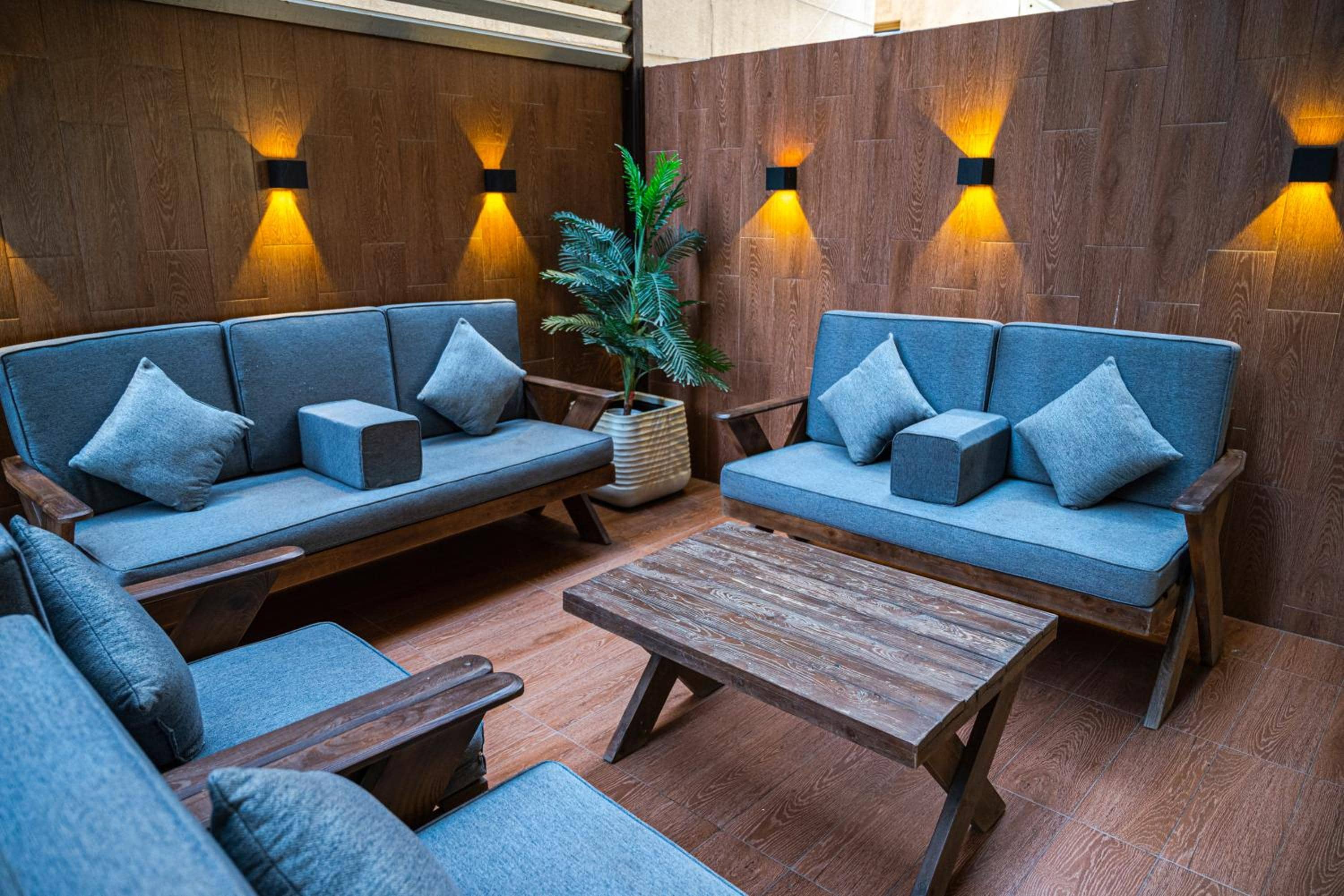 Demure -Razin Serviced Apartments — 2