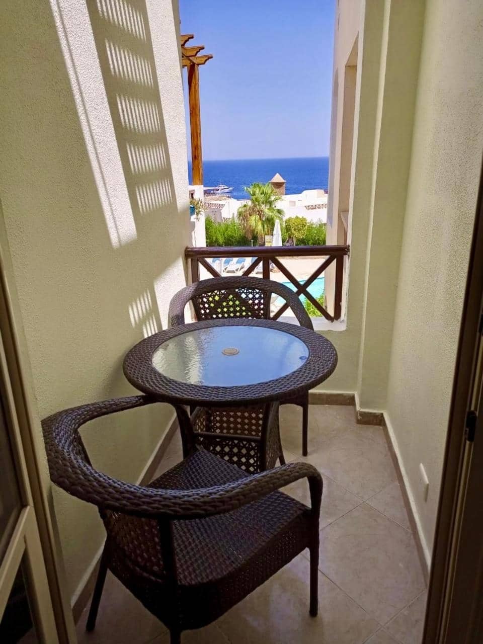 Shark's Bay Oasis 2 bedrooms apartment with Private free beach
