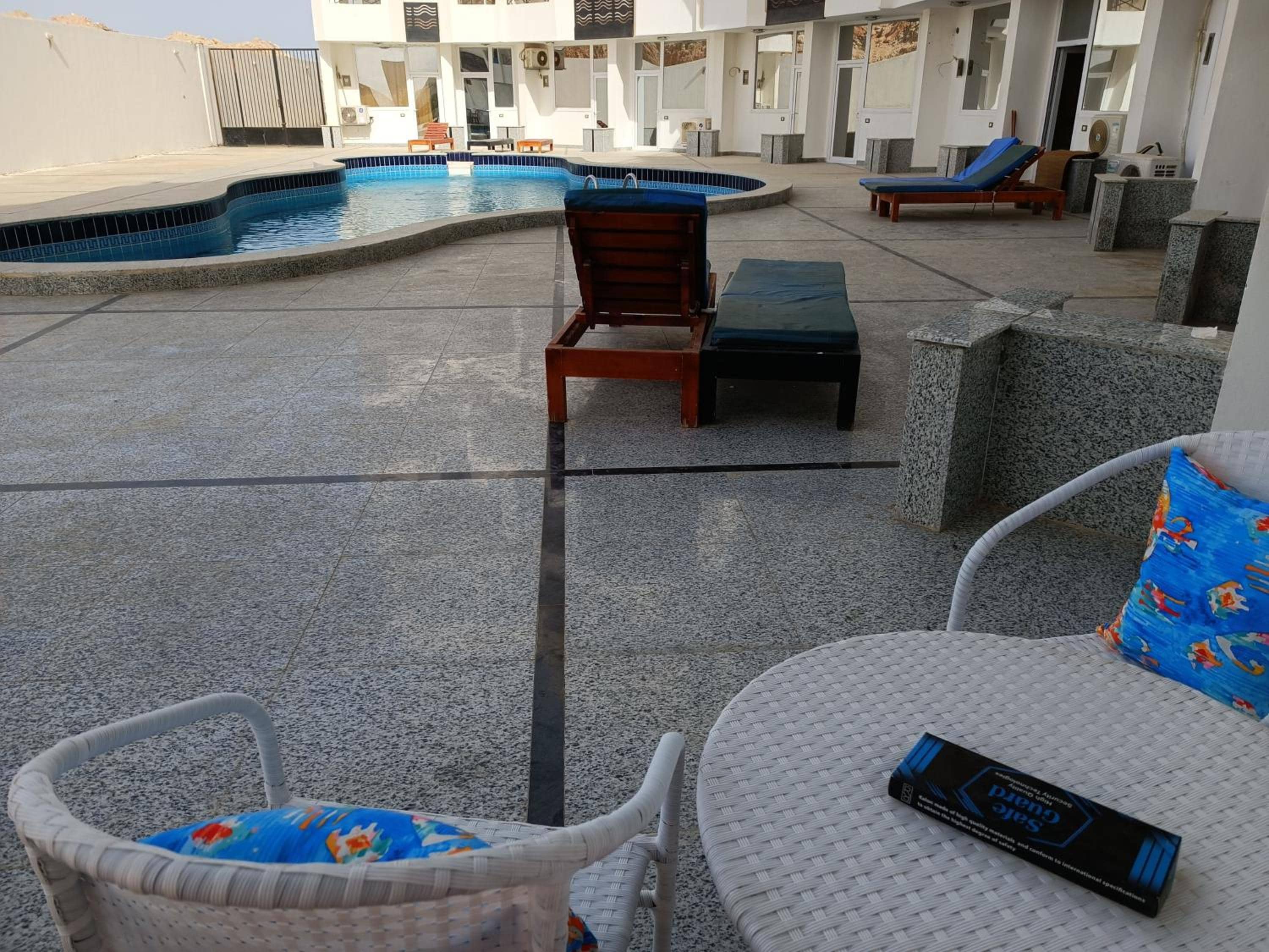 Pool view studio with terrace — 2