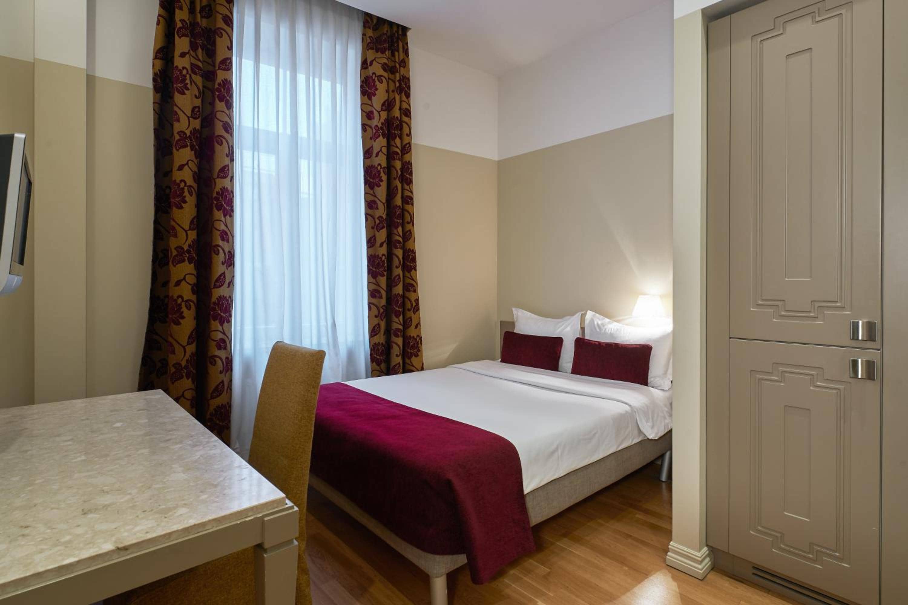 Opera Hotel — 4