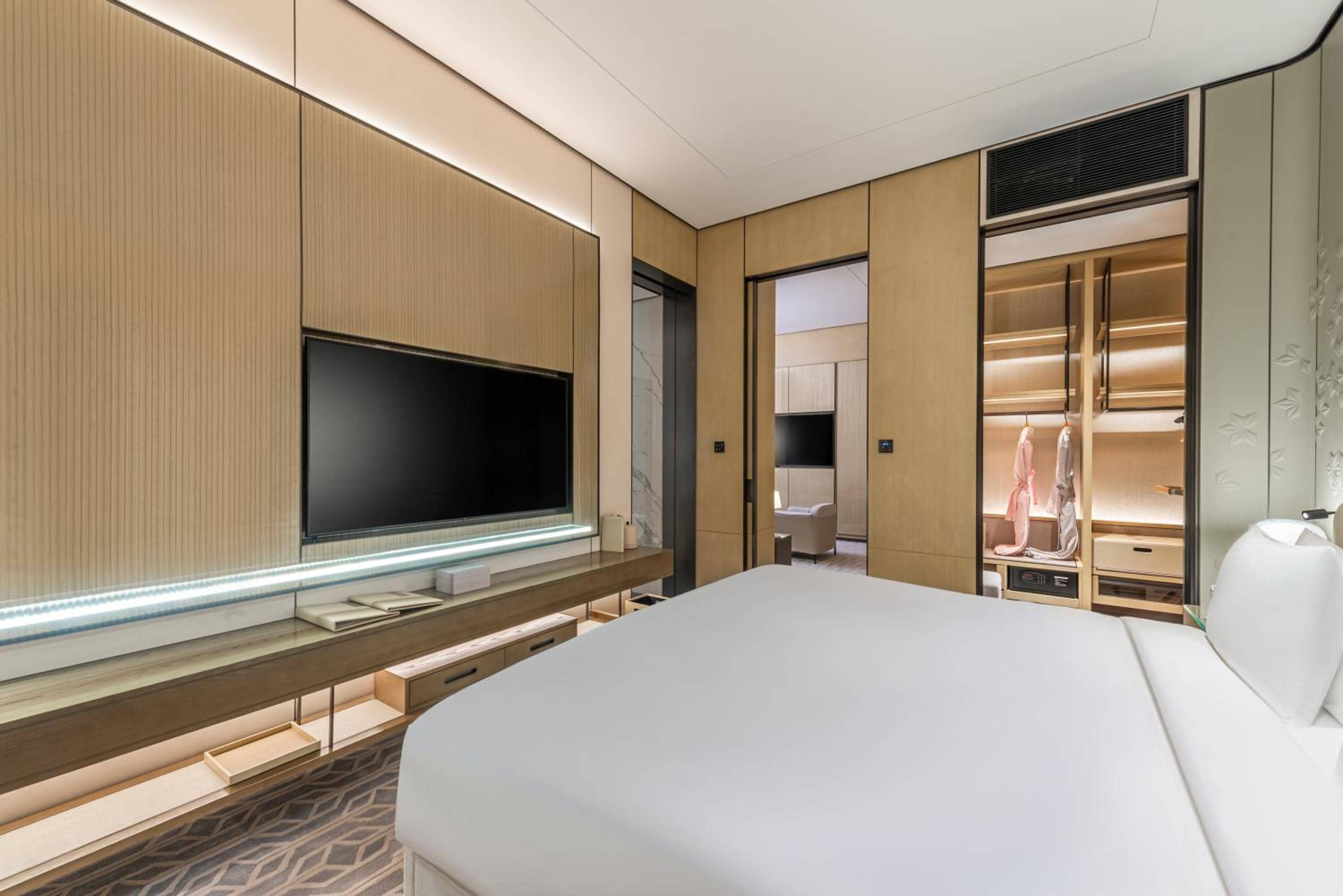 Narcissus The Royal Hotel — 2
