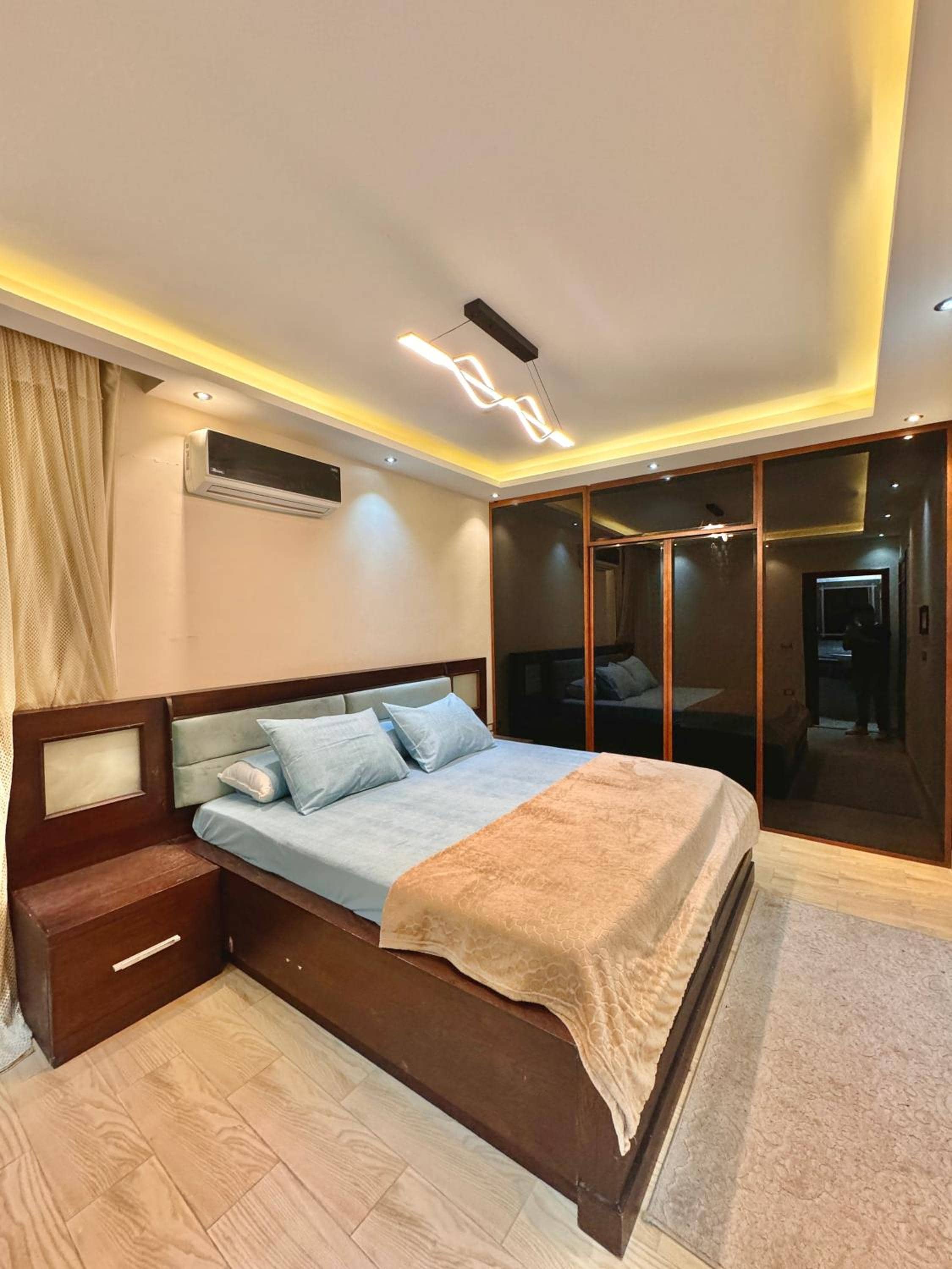 Royal Stay — 2