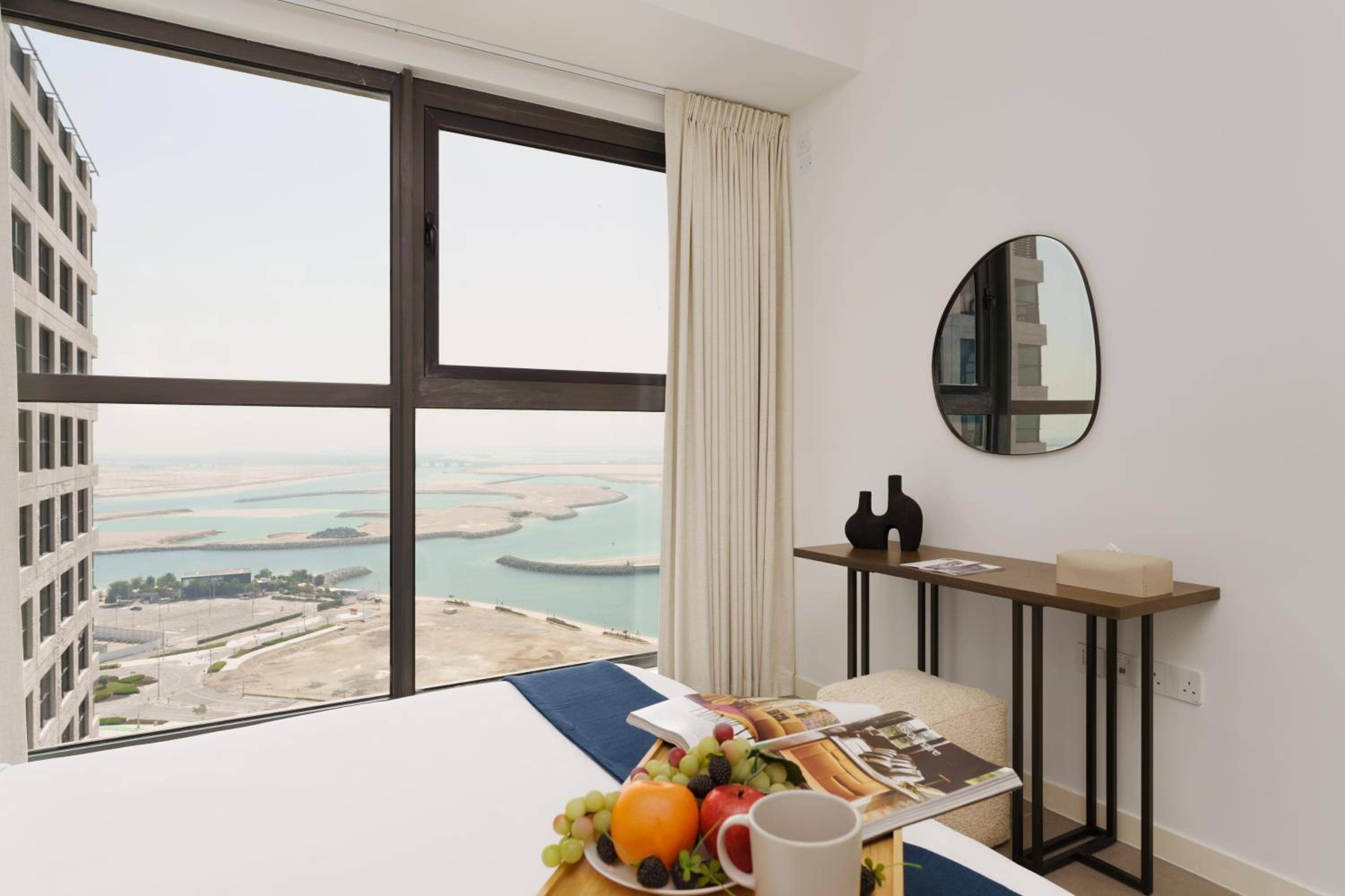 Maison Privee - Modern & Panoramic Sea View Apt on Al Reem Island — 3
