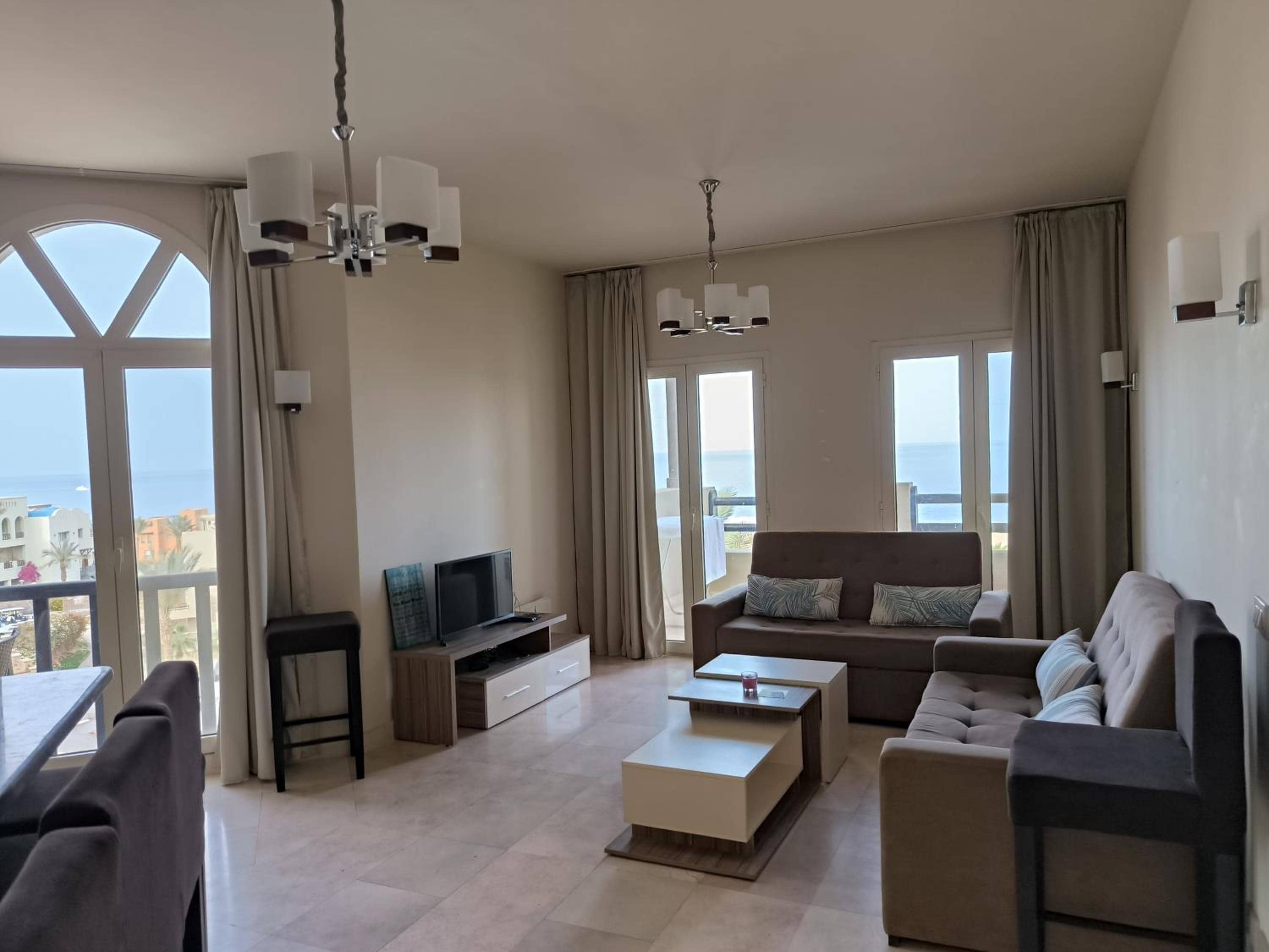 Roof top apartment with panorama view — 3