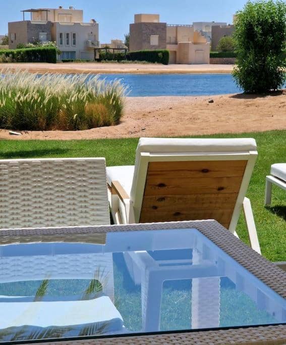 Cheerful space with a huge garden and pool — 5