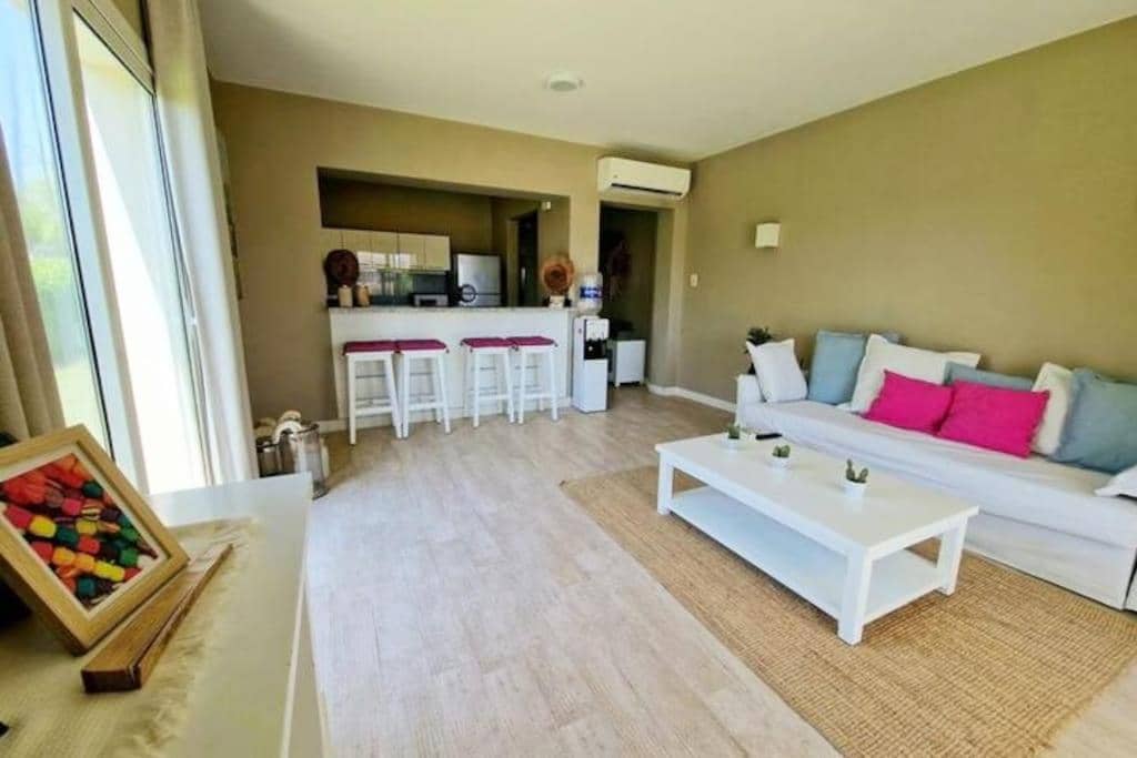 Cheerful space with a huge garden and pool — 4