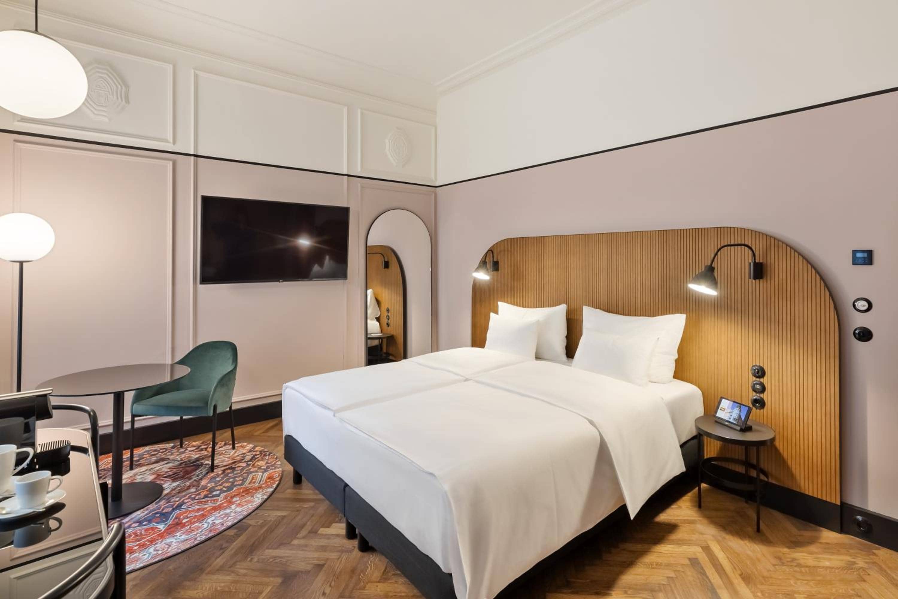 Hotel Astoria Vienna, Curio Collection by Hilton — 4