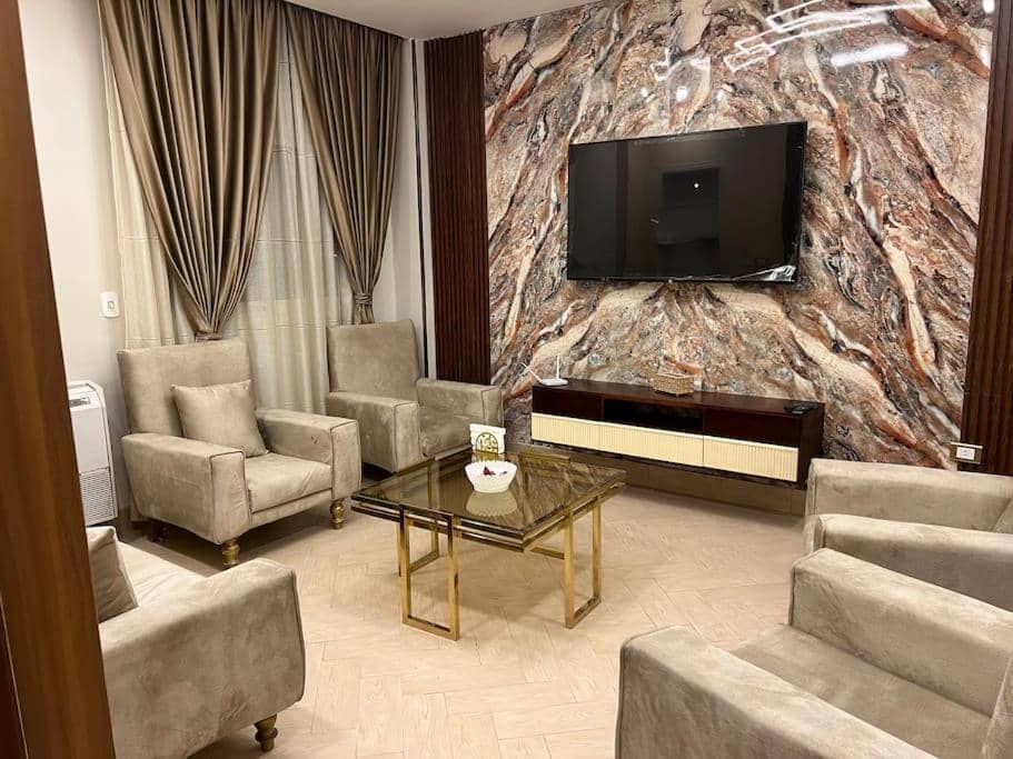 Urban Elegance @ Maadino6