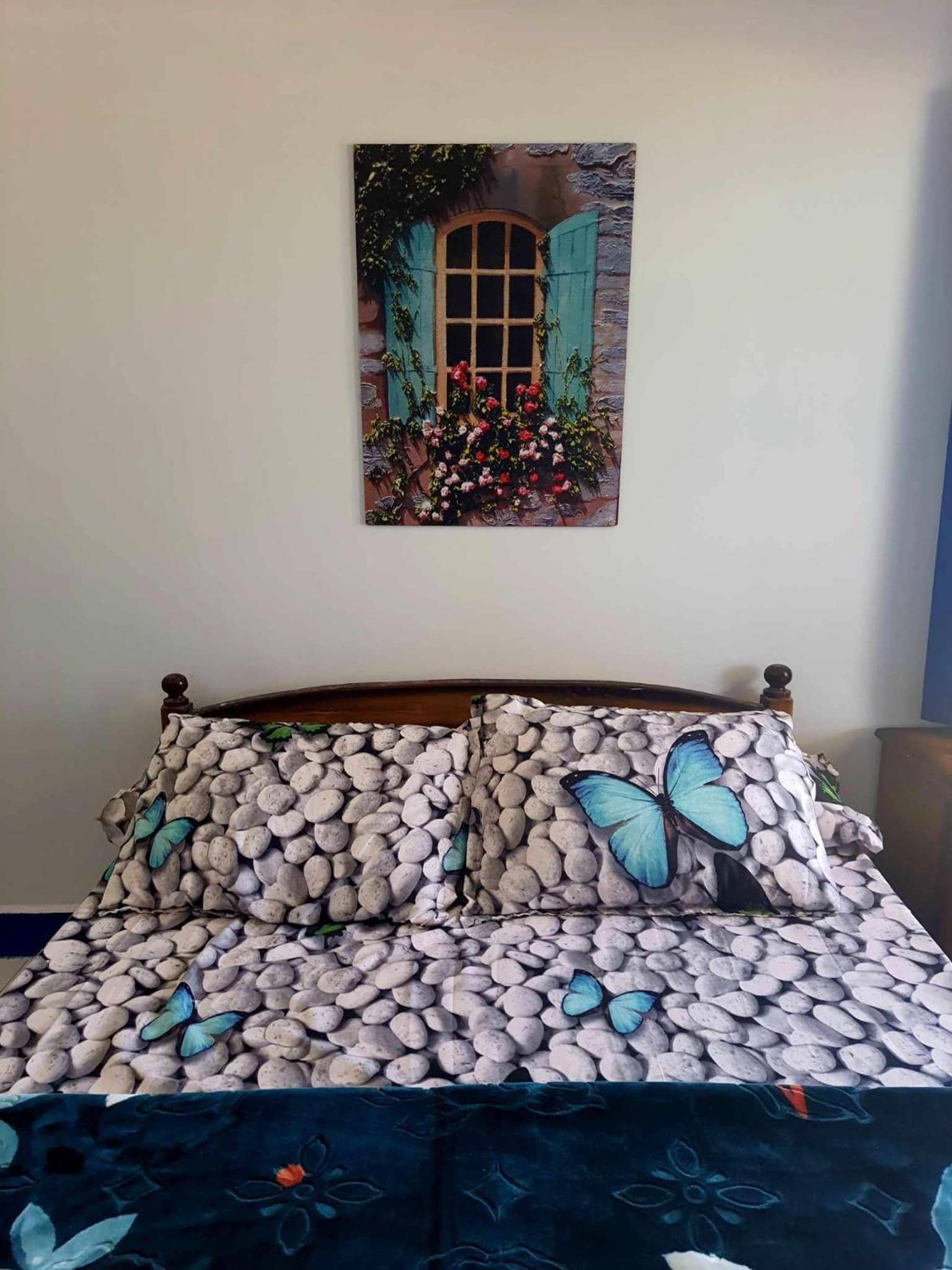 Hotel appartment sea view 3 bedrooms 3 toilets 3rd floor free wifi Bellevue village agami alexandria families are preferred available all year days — 4