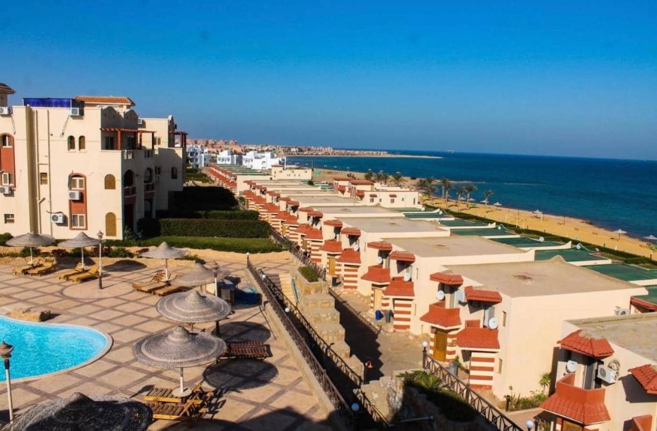 La sirena double room with mountain view, Families and couples only, Extra of 180 Egyptian pounds per adult person per stay ,to be paid to the resort — 5