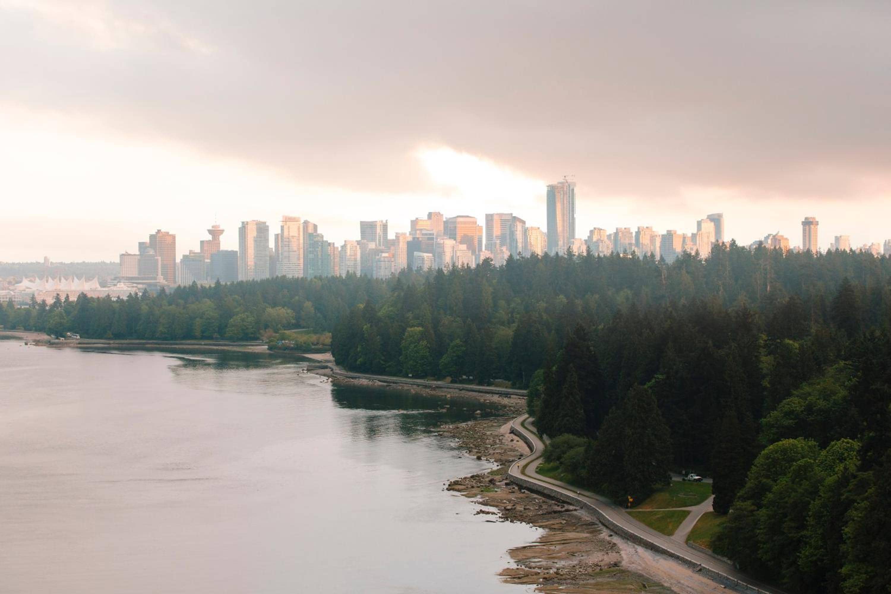 Holiday Inn & Suites Vancouver Downtown by IHG — 4