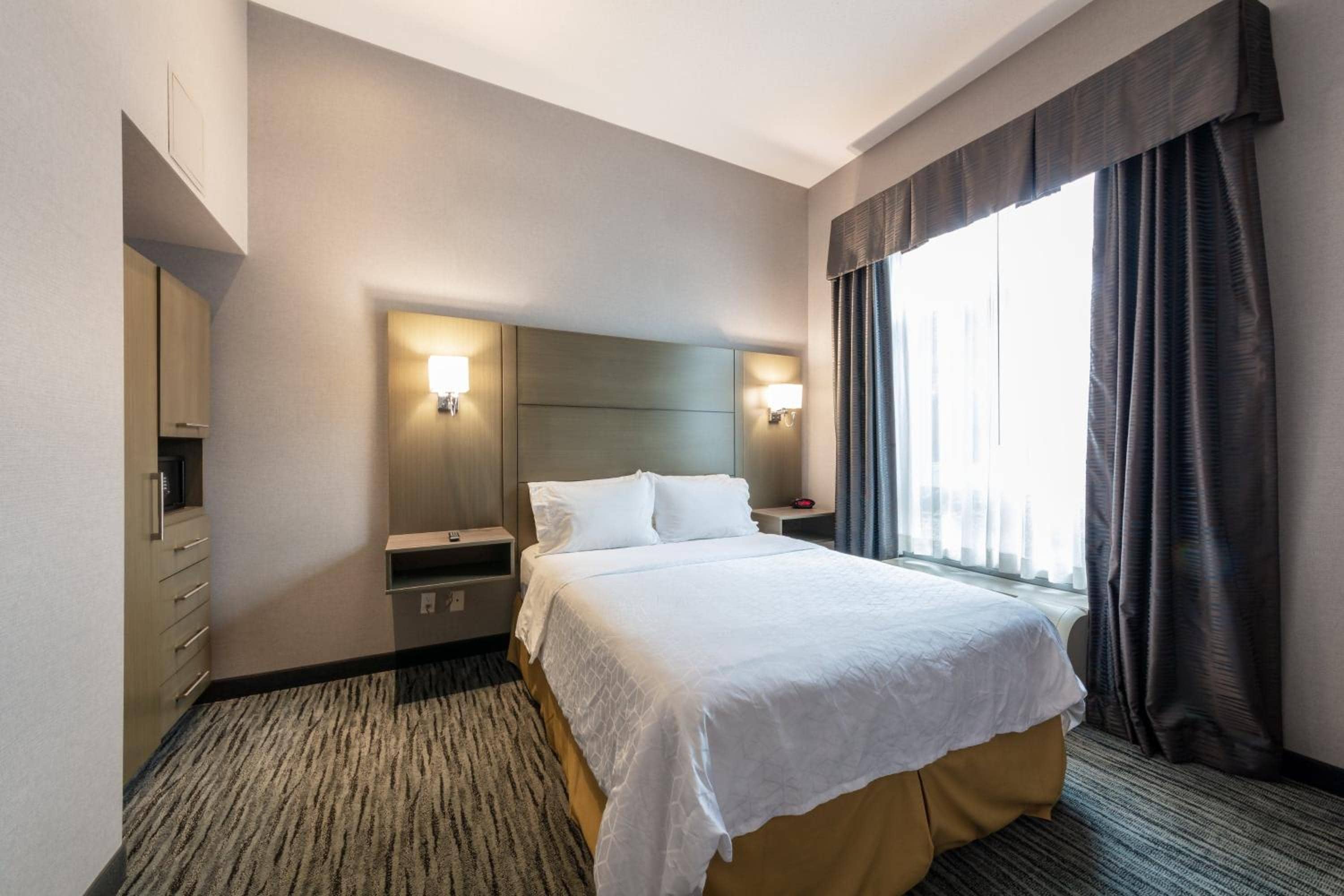 Holiday Inn Express & Suites Riverport Richmond by IHG — 5