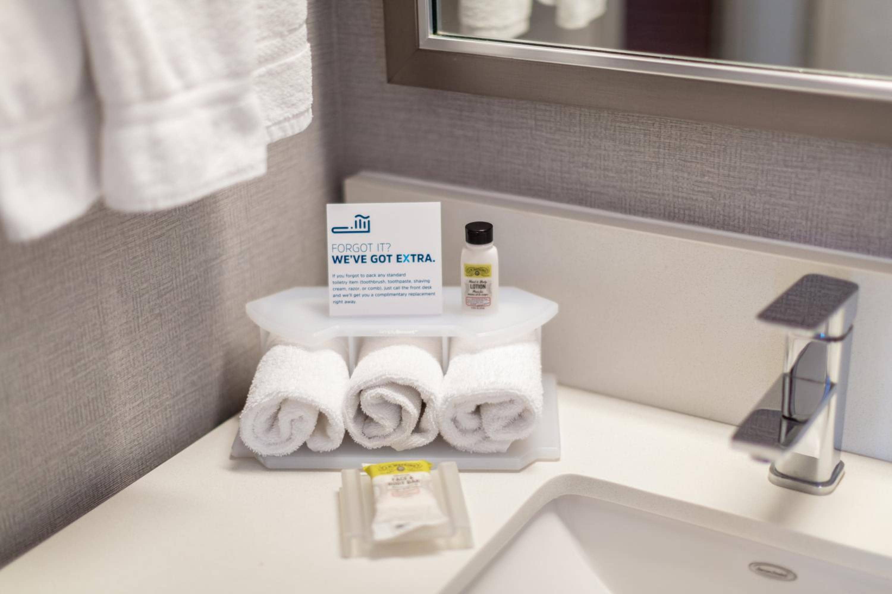 Holiday Inn Express & Suites Riverport Richmond by IHG — 4