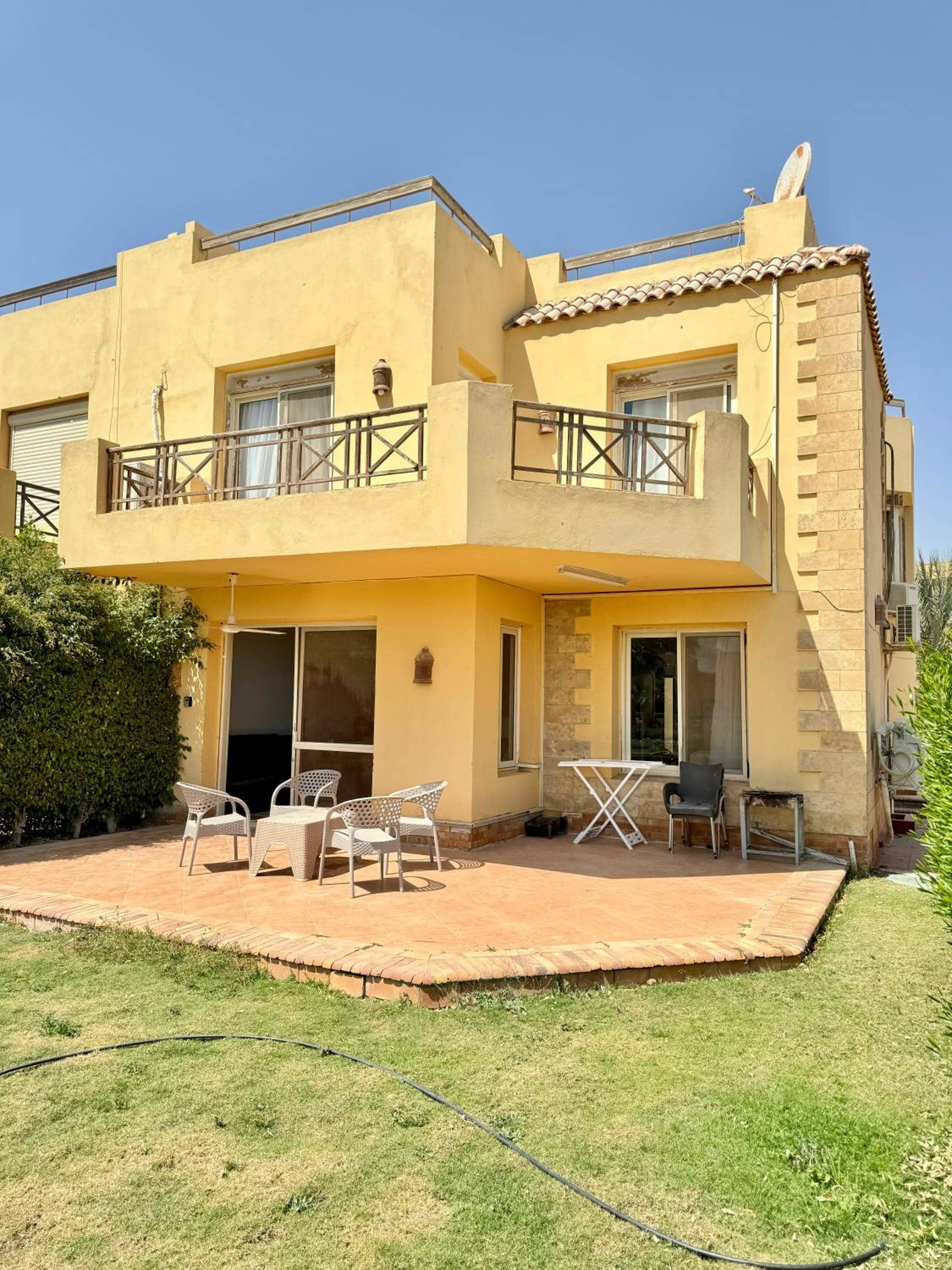 Spacious 5BR Cozy Beachfront Villa - Stunning Views — 4