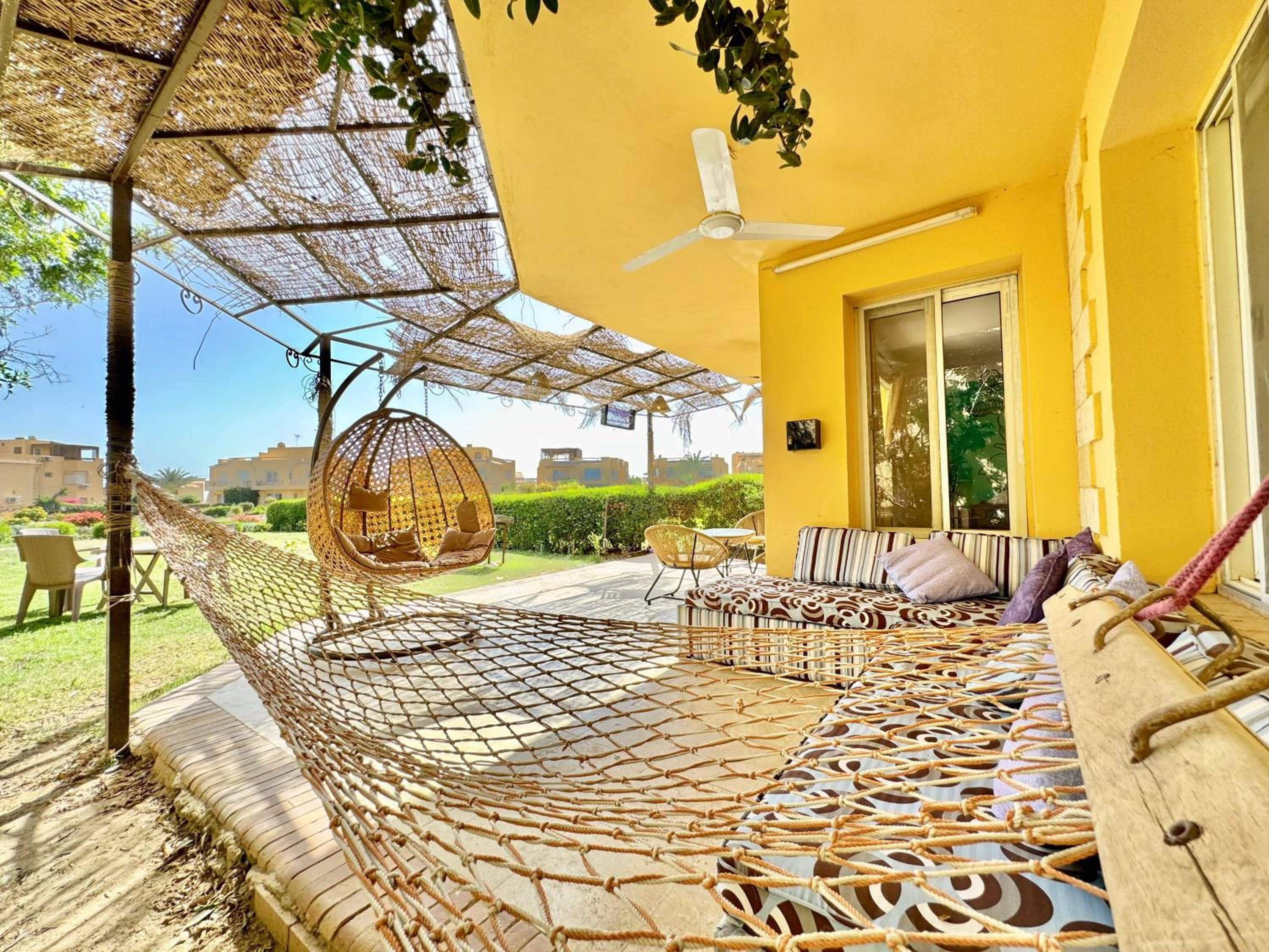 Spacious 5BR Cozy Beachfront Villa - Stunning Views