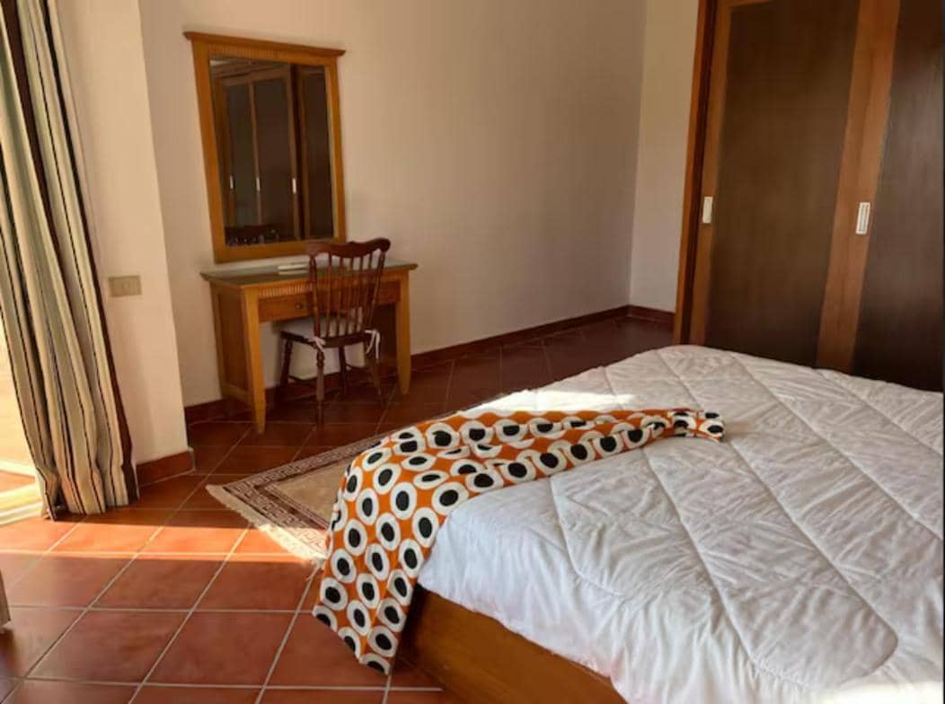 Luxury 5BR Villa with Sea View & Garden in Einbay