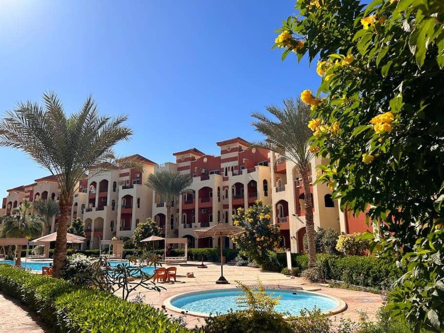 Lovely Studio with a Balcony on the Second Floor with Pool View & Free Pool Access
