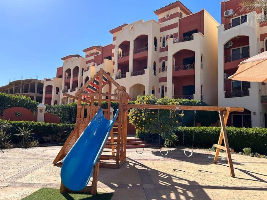 Lovely Studio with a Balcony on the Second Floor with Pool View & Free Pool Access — 2