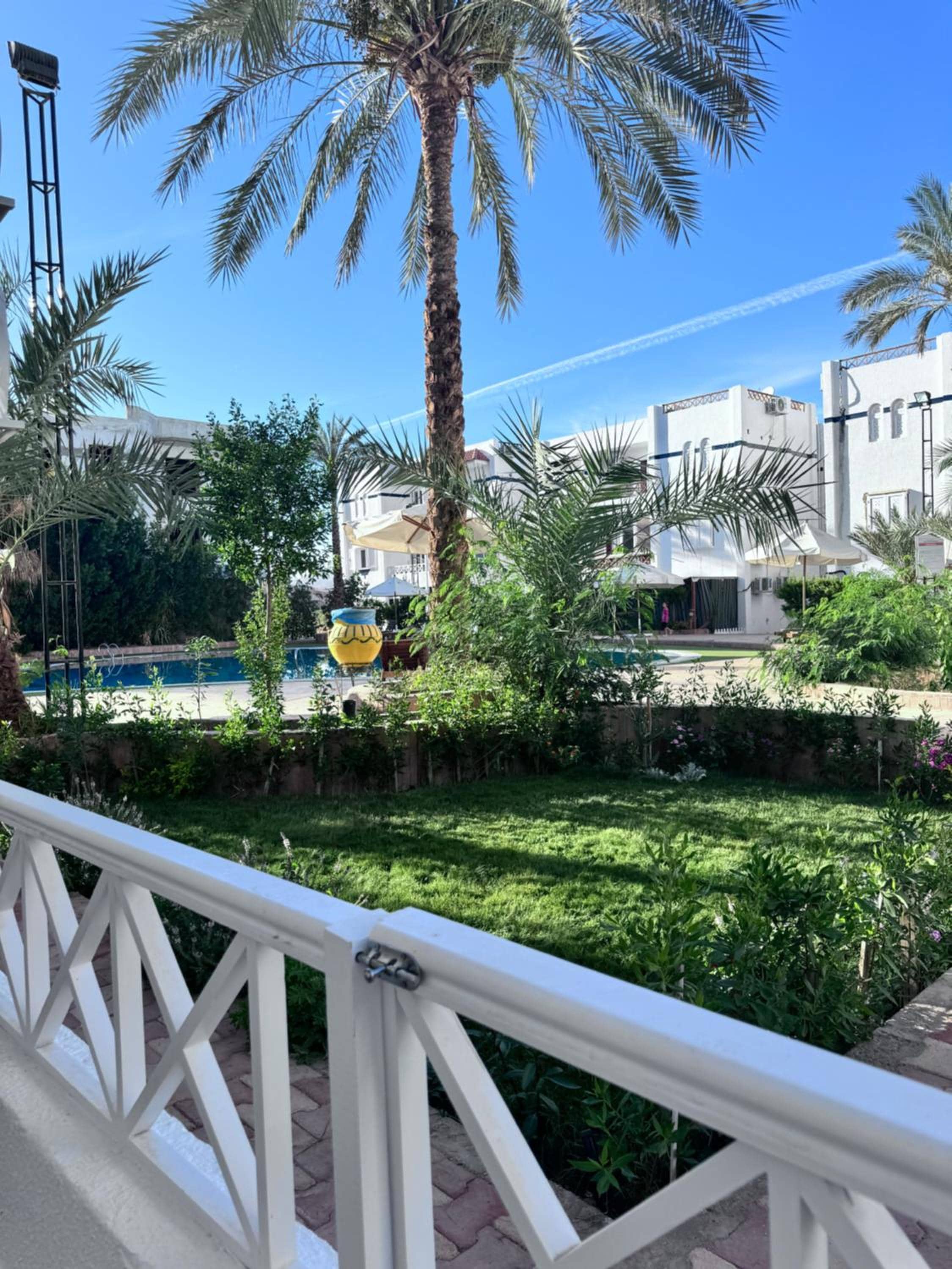 Luxury apartment perfect location pool view