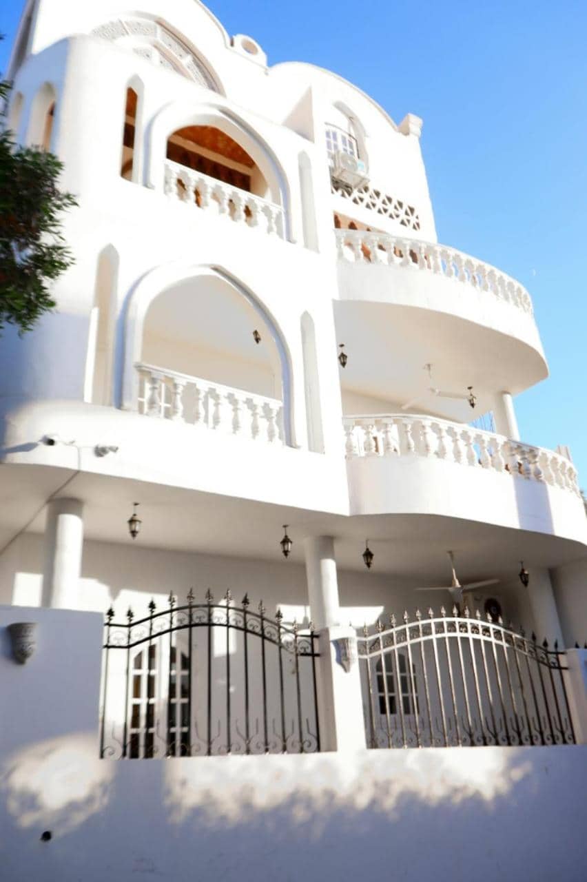 Luxor Palm Villa