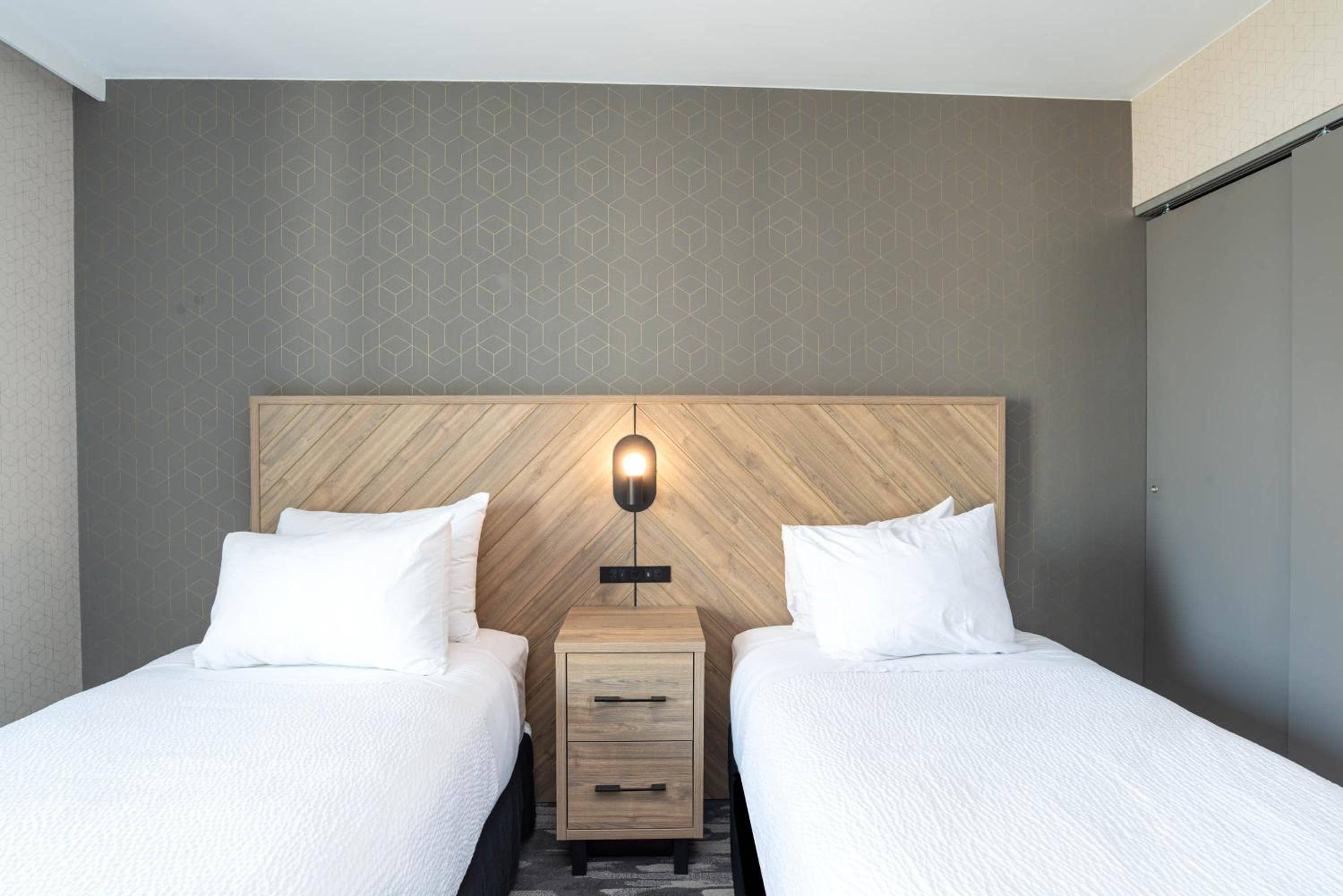 Sandman Suites Vancouver on Davie — 4