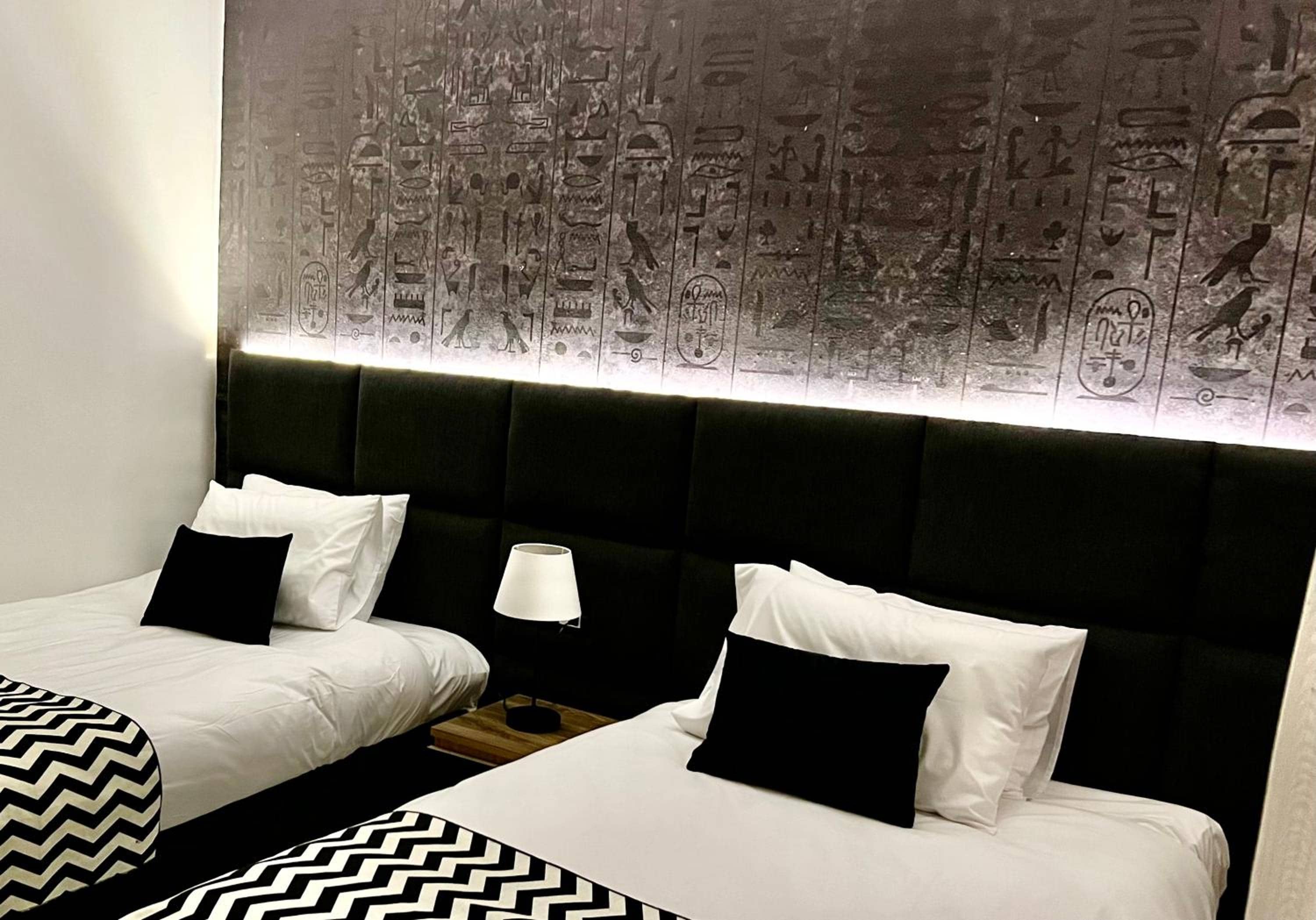 New Museum, Pyramids inn — 2