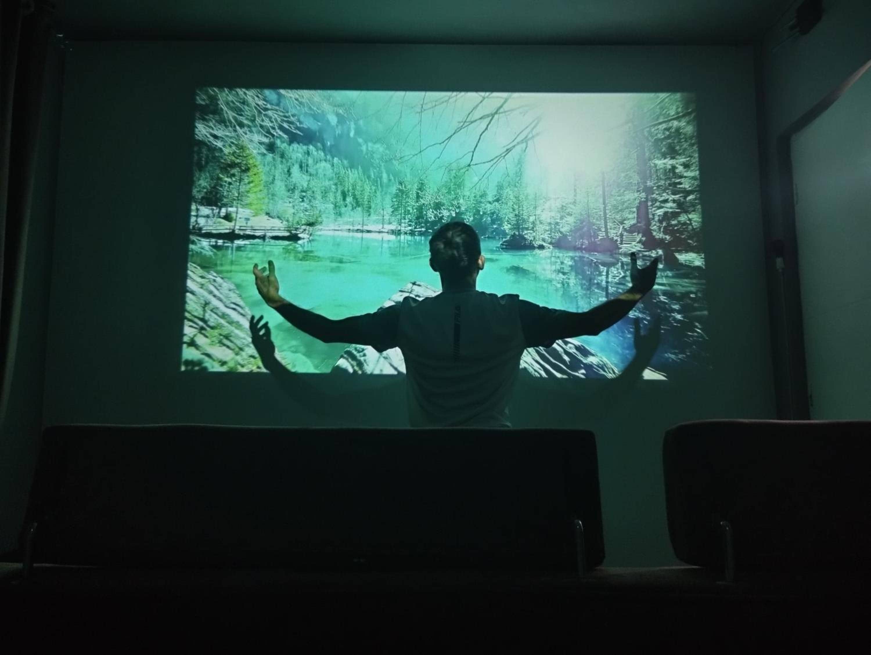 Nice House 2, Home theater And Netflix — 3