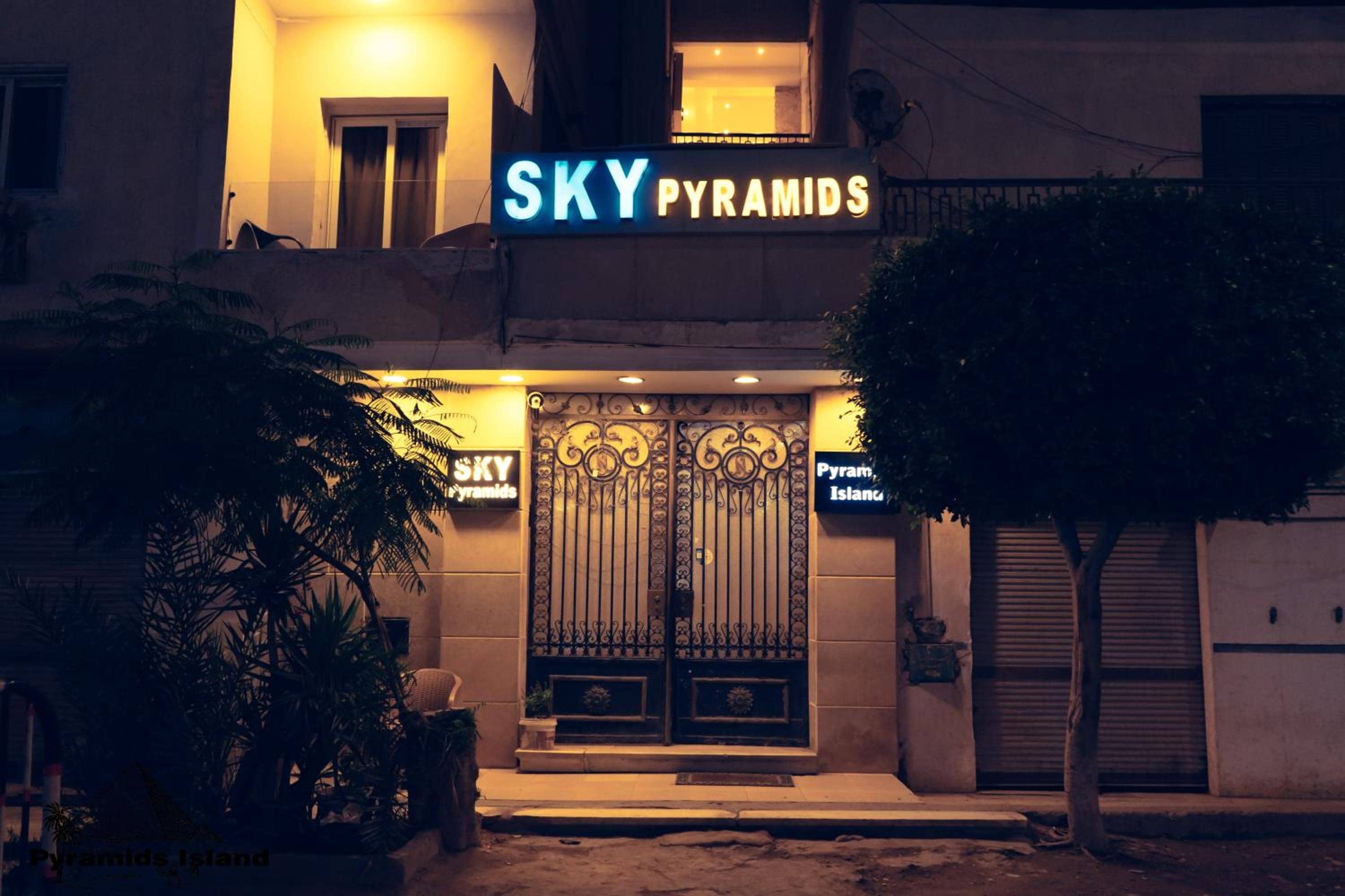 Pyramids Island