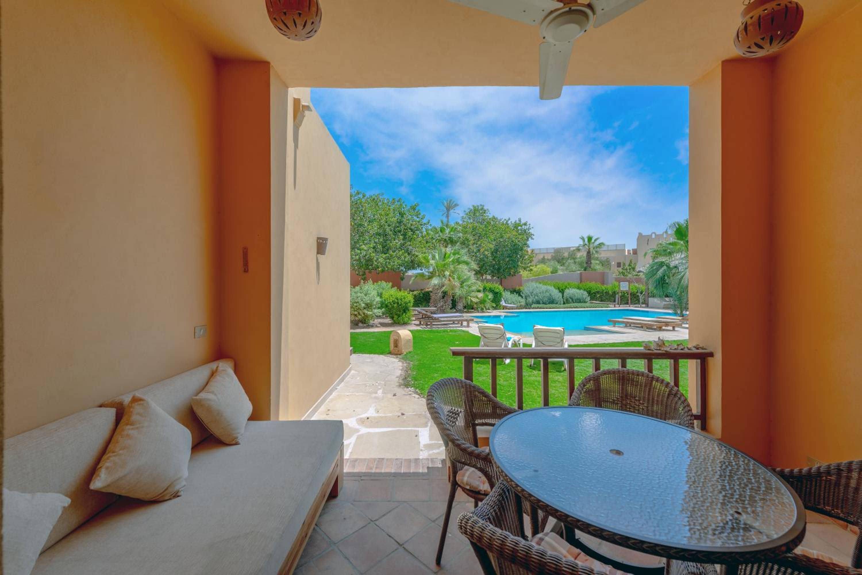 Charming Apartment with Pool in prime location — 5