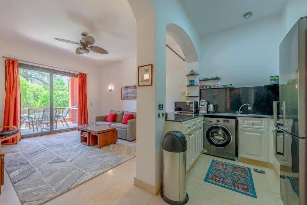Beautiful apartment with terrace to the pool — 3