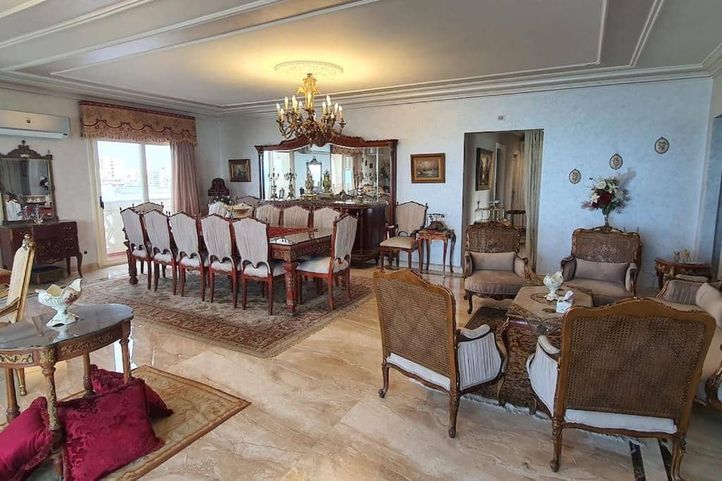 Beachfront Apartment in Alexandria — 4