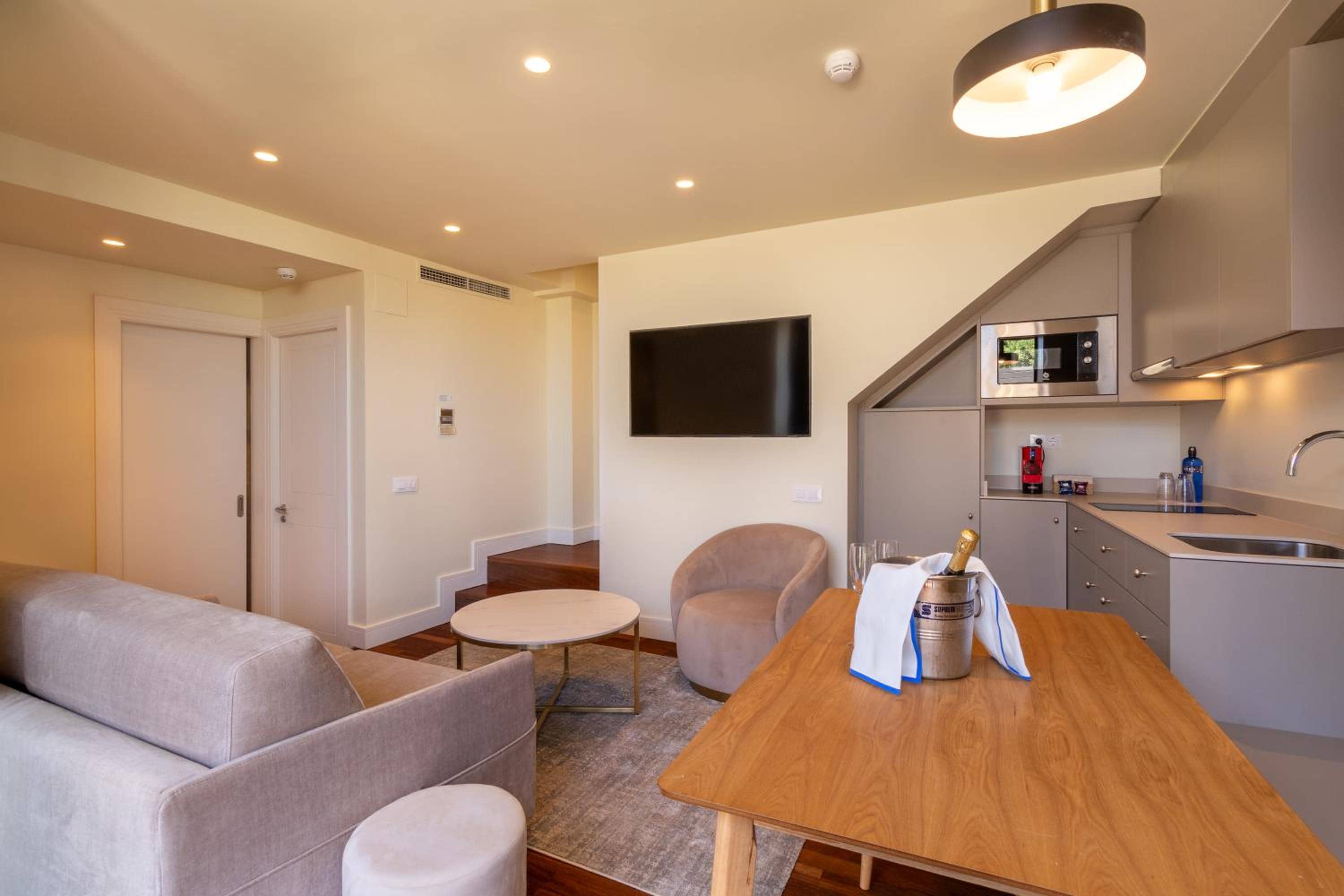 Duquesa Suites Hotel by Grup Duquessa — 3